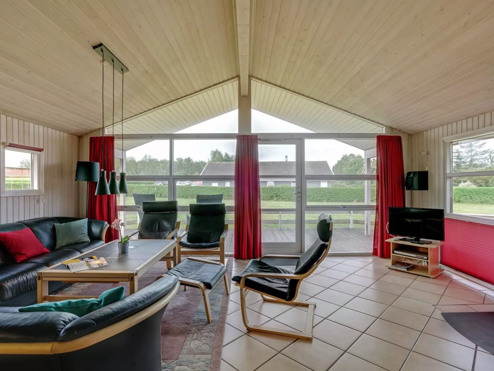 "Folke" - 250m from the sea-Drinnen