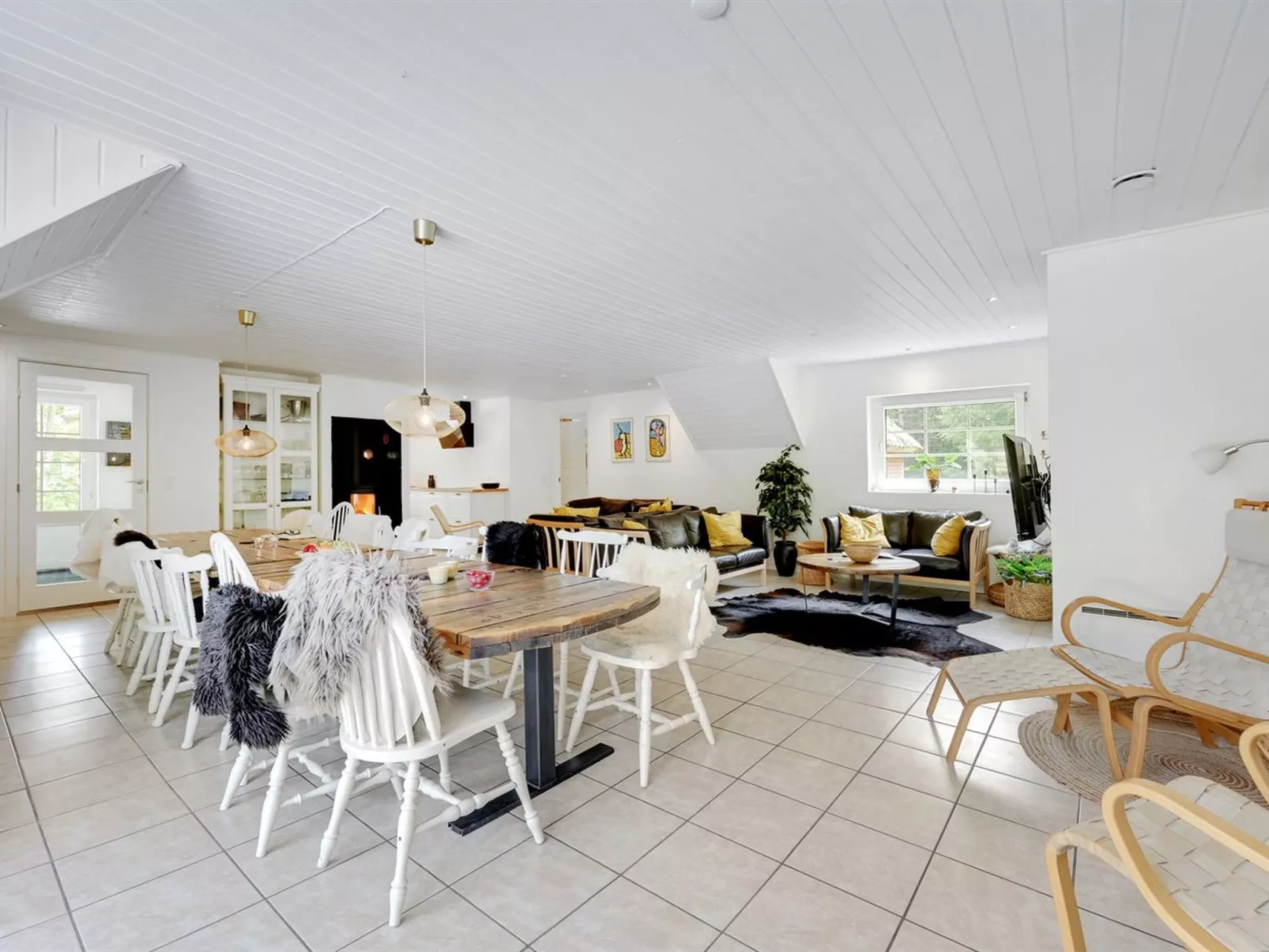 "Erla" - 2.3km from the sea-Inside