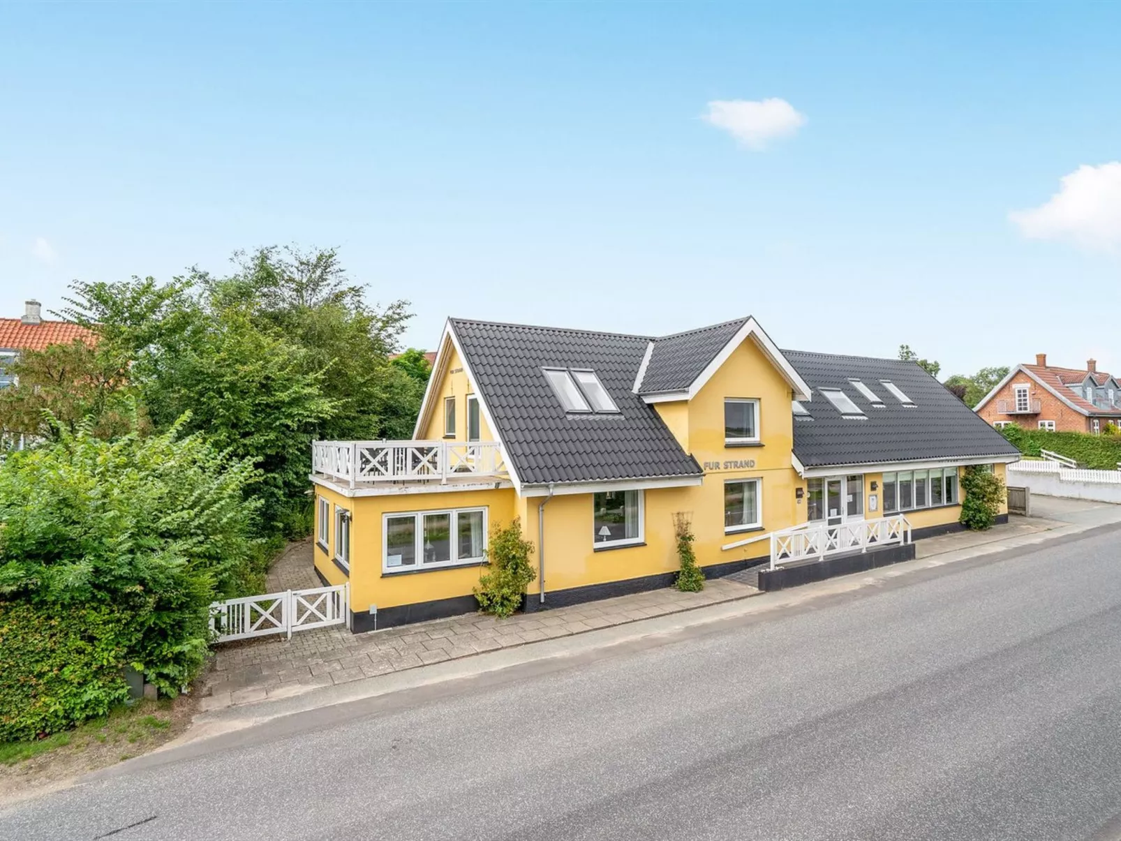 "Rina" - 30m to the fjord-Outside