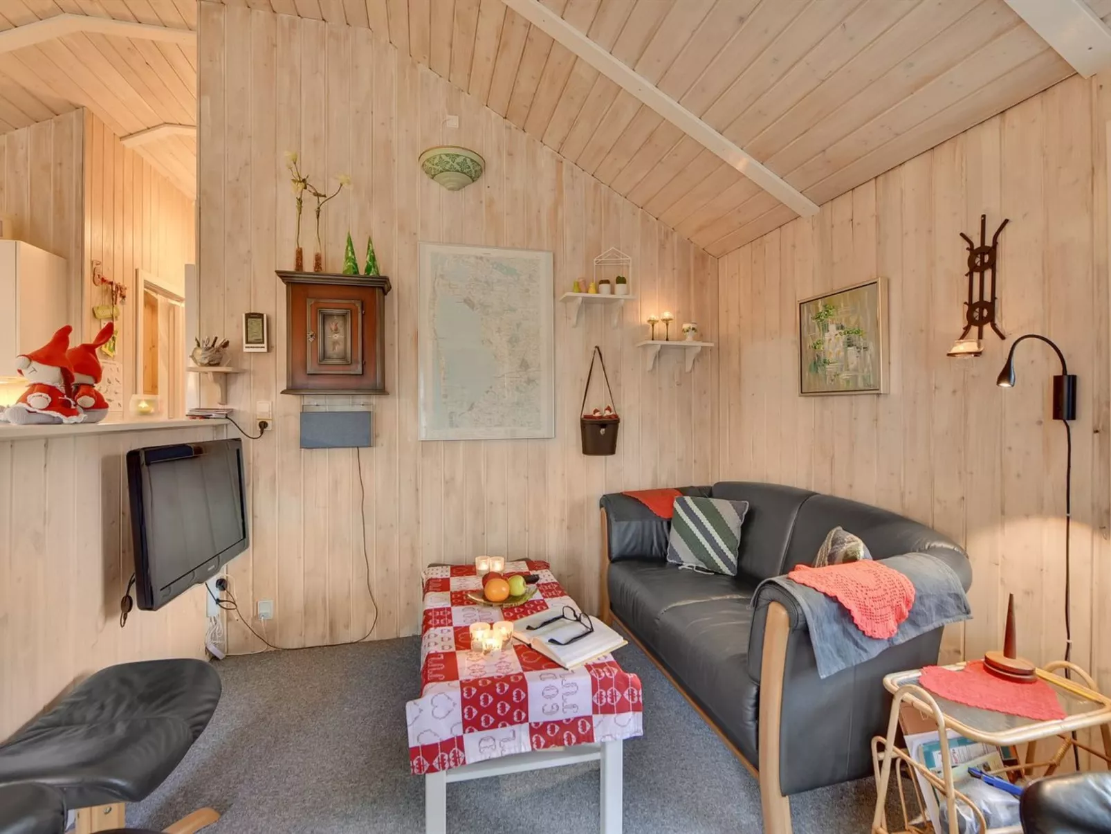 "Hannah" - 300m to the fjord-Inside