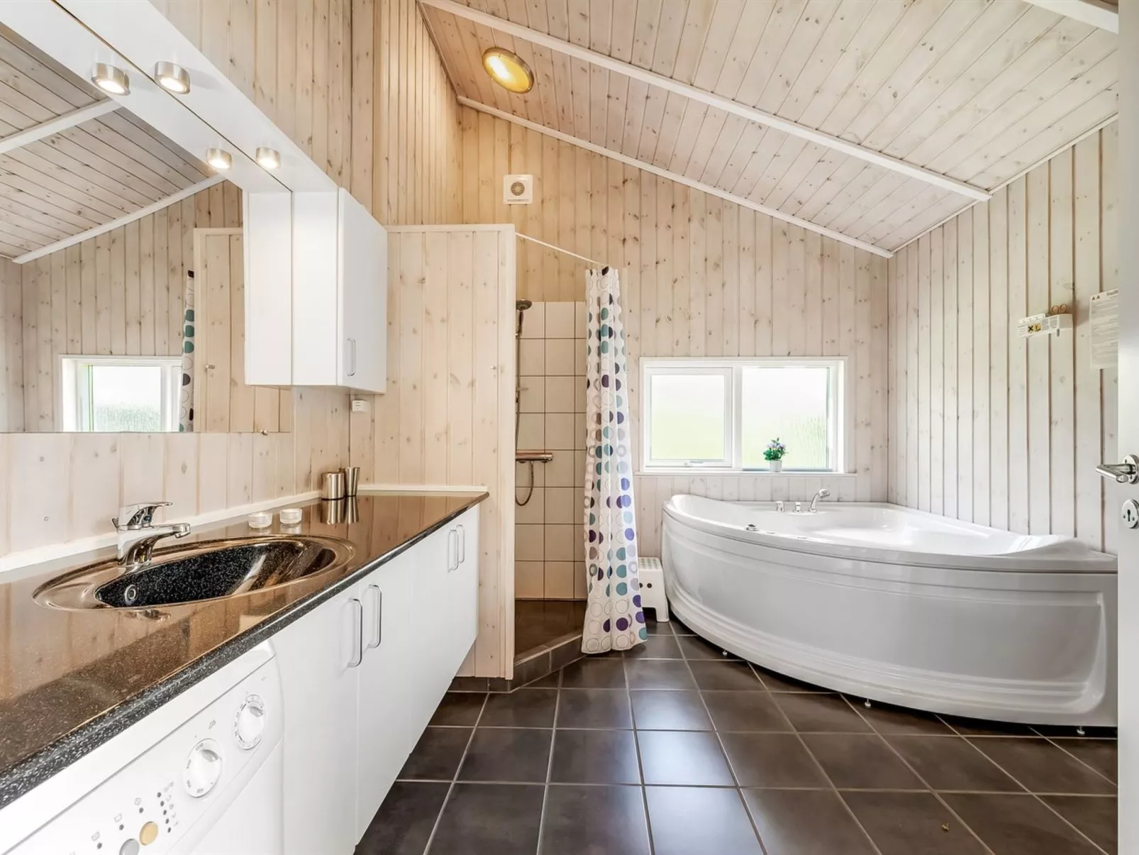 "Karlsefni" - 600m to the fjord-Inside