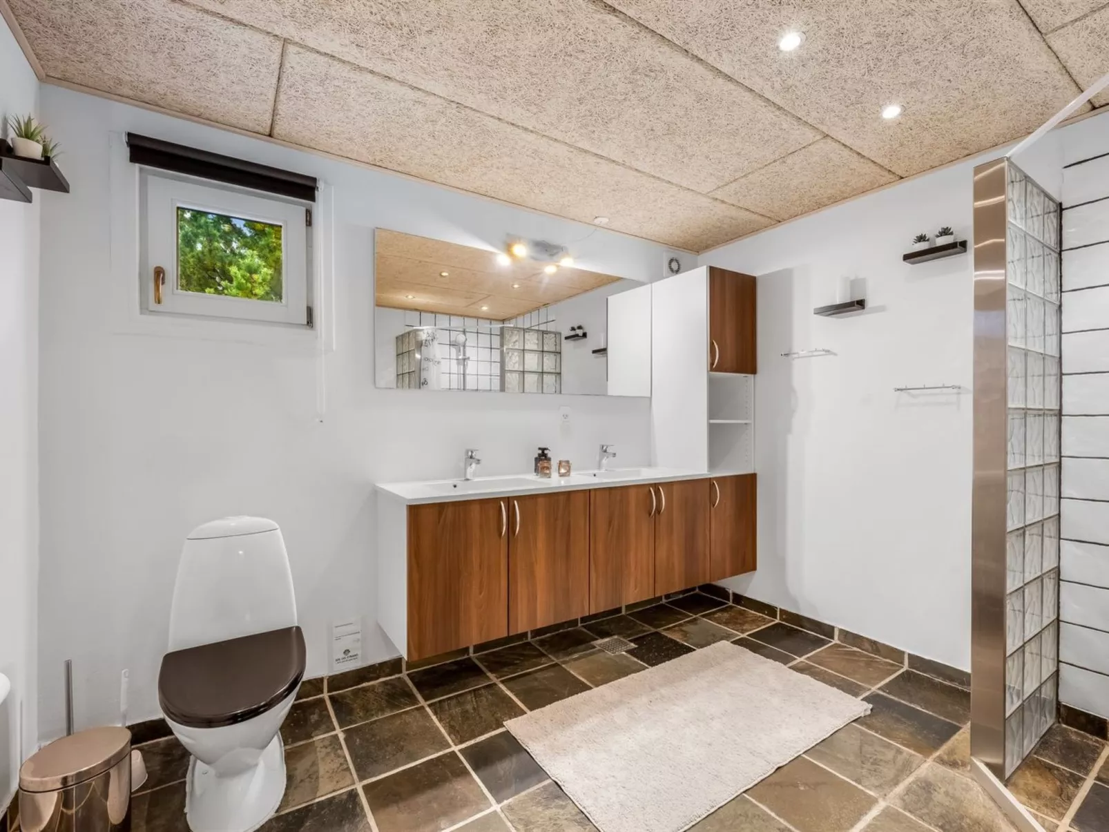 "Yvonna" - 350m to the fjord-Dedans