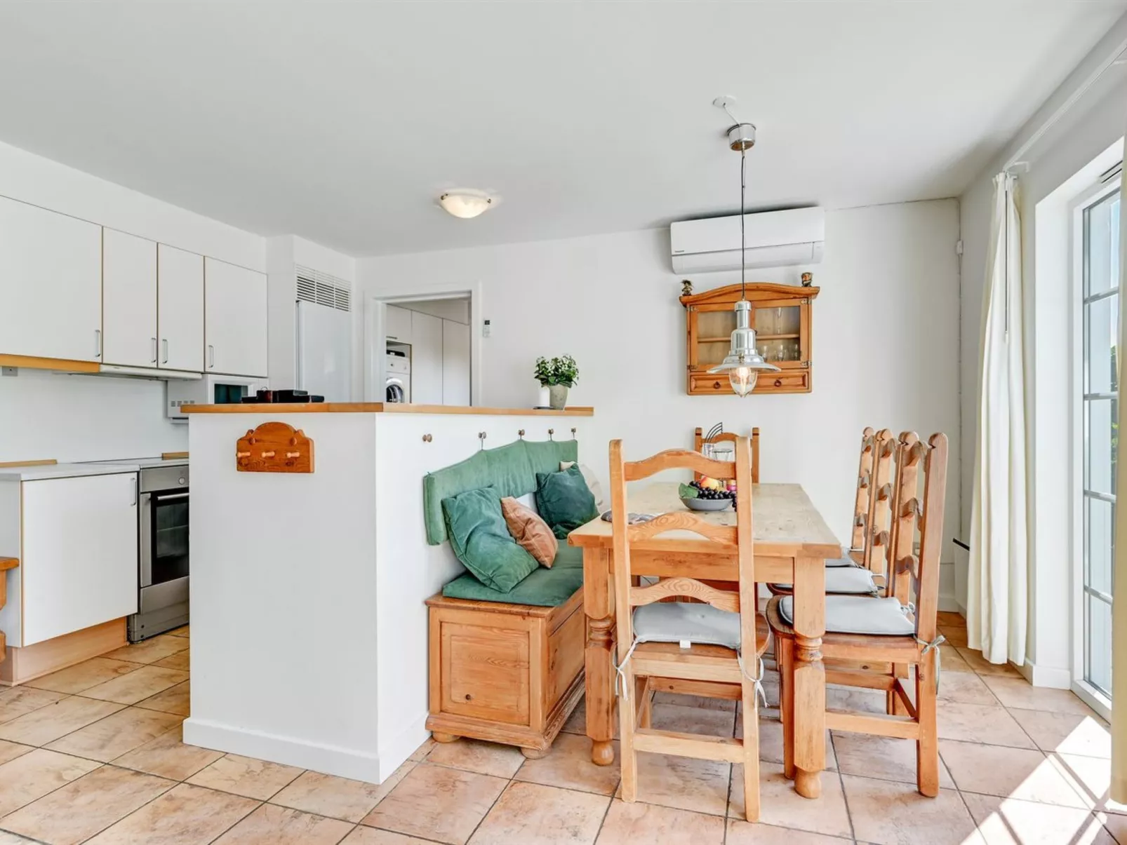 "Arwin" - 250m from the sea-Inside