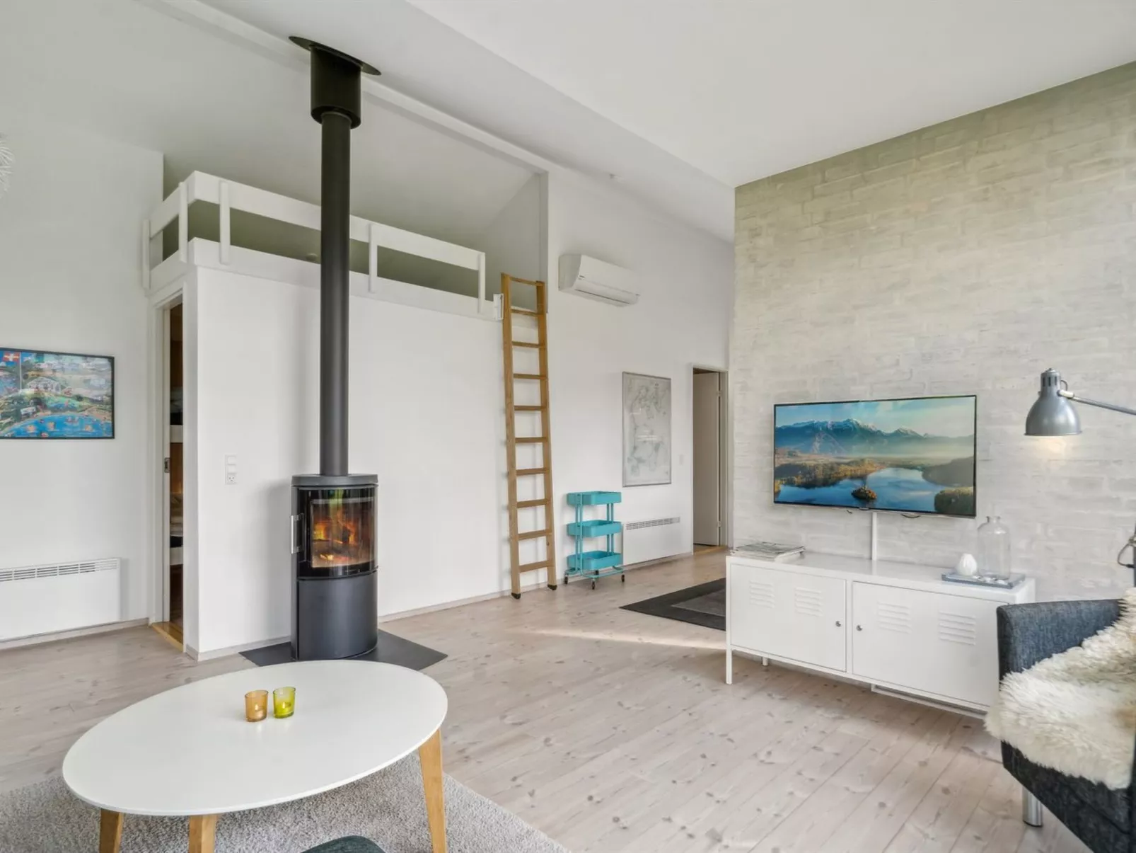 "Yukon" - 150m from the sea-Inside