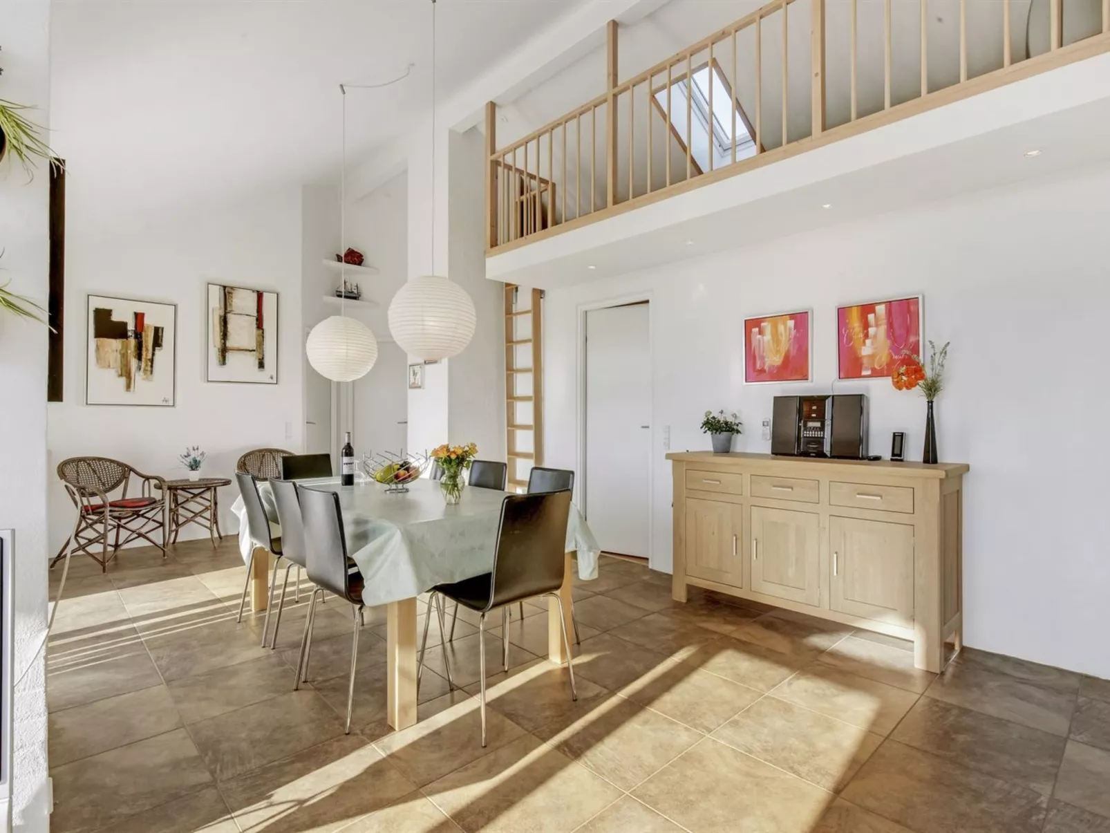 "Donka" - 300m to the fjord-Drinnen