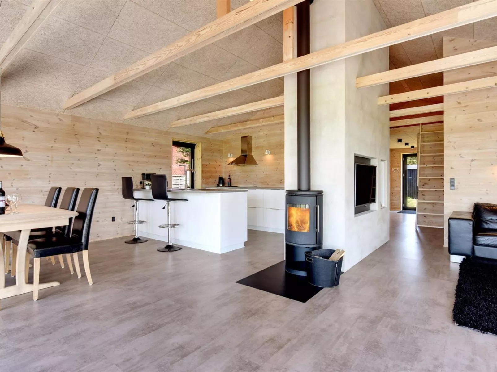 "Aslag" - 150m to the fjord-Drinnen