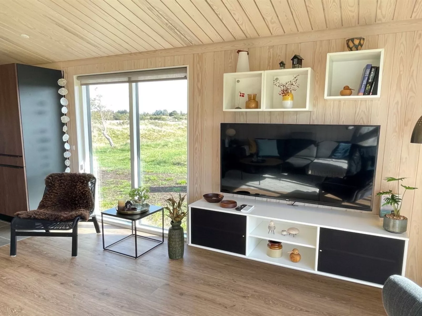 "Hinda" - 1.2km from the sea-Inside