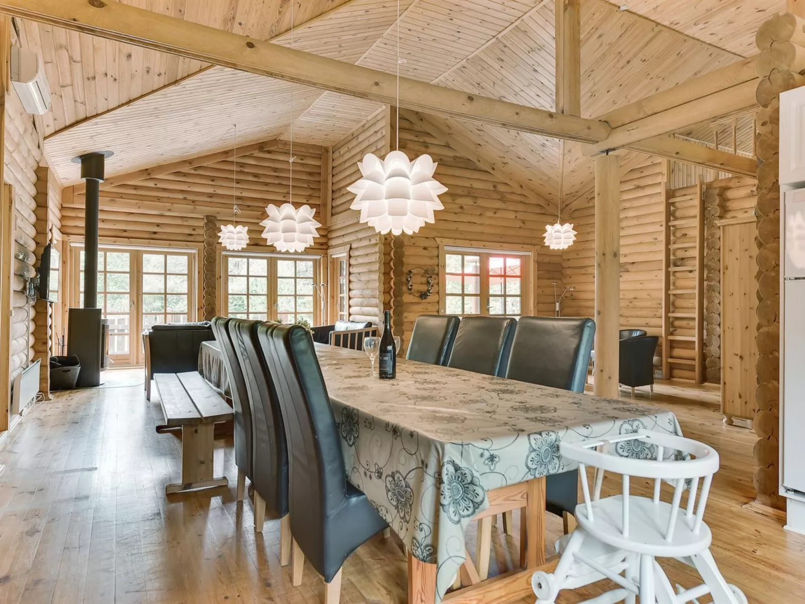 "Frederica" - 30km from the sea-Drinnen