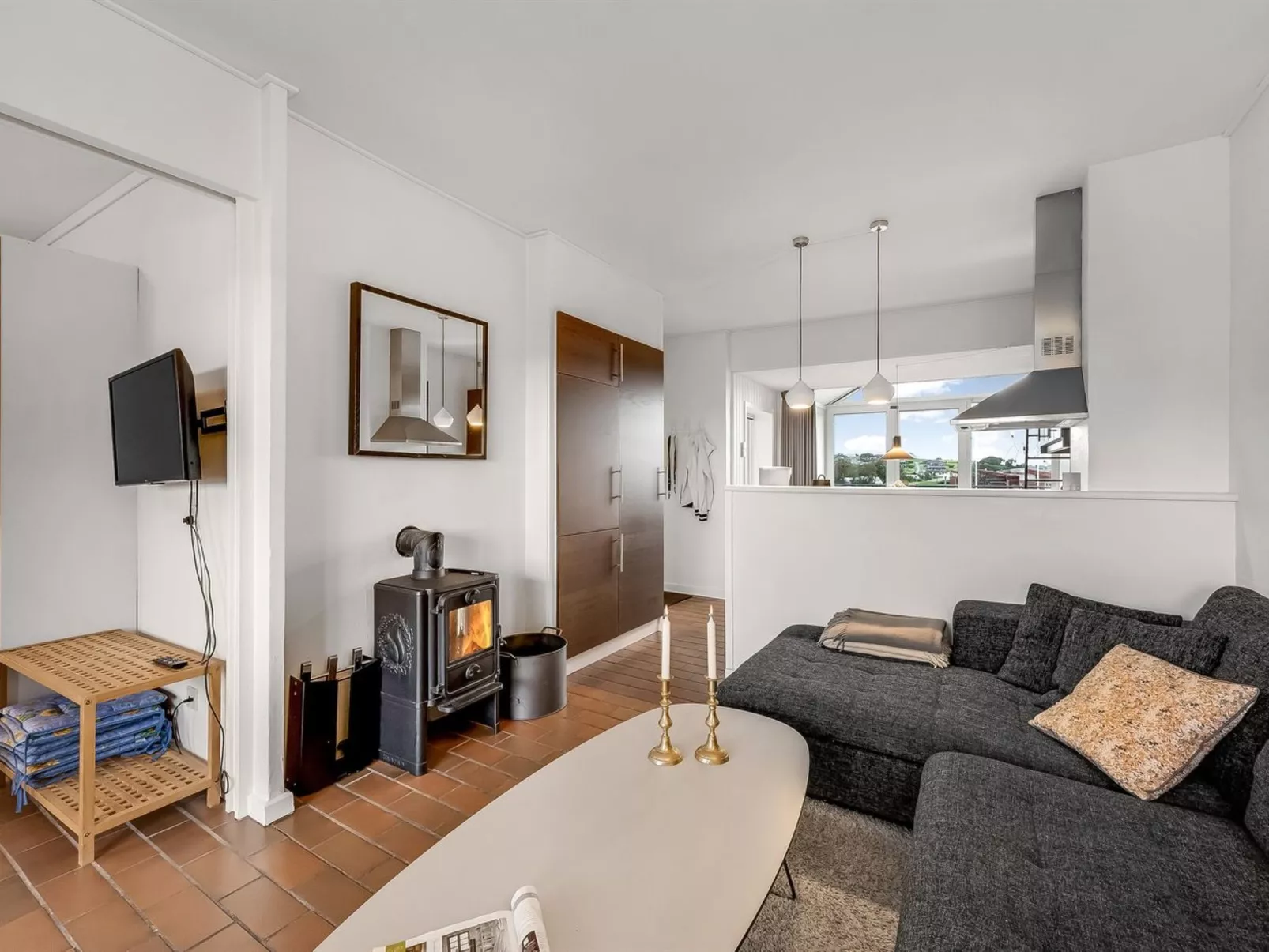 "Alvy" - 100m to the fjord-Inside