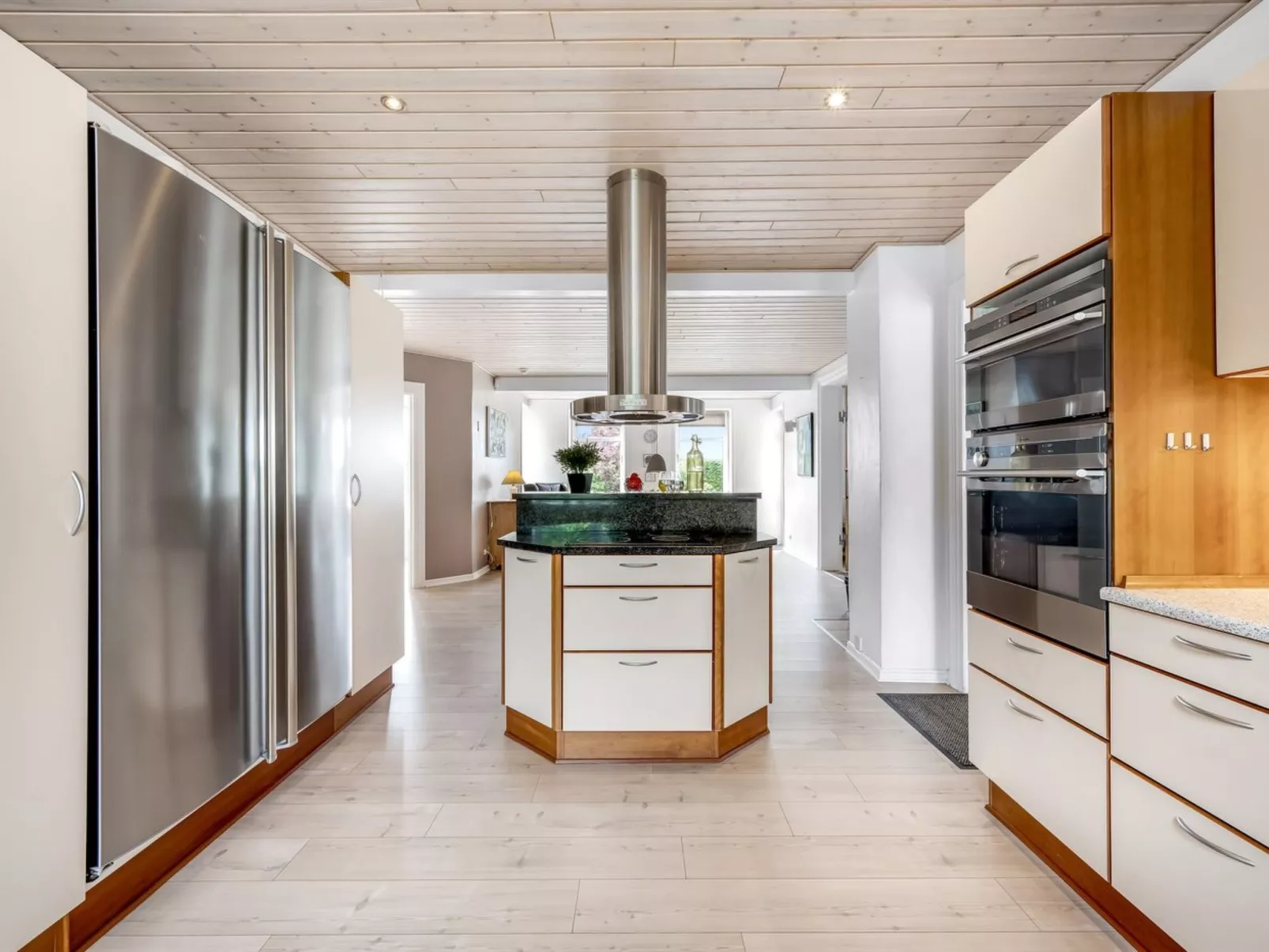 "Amma" - 21km from the sea-Drinnen