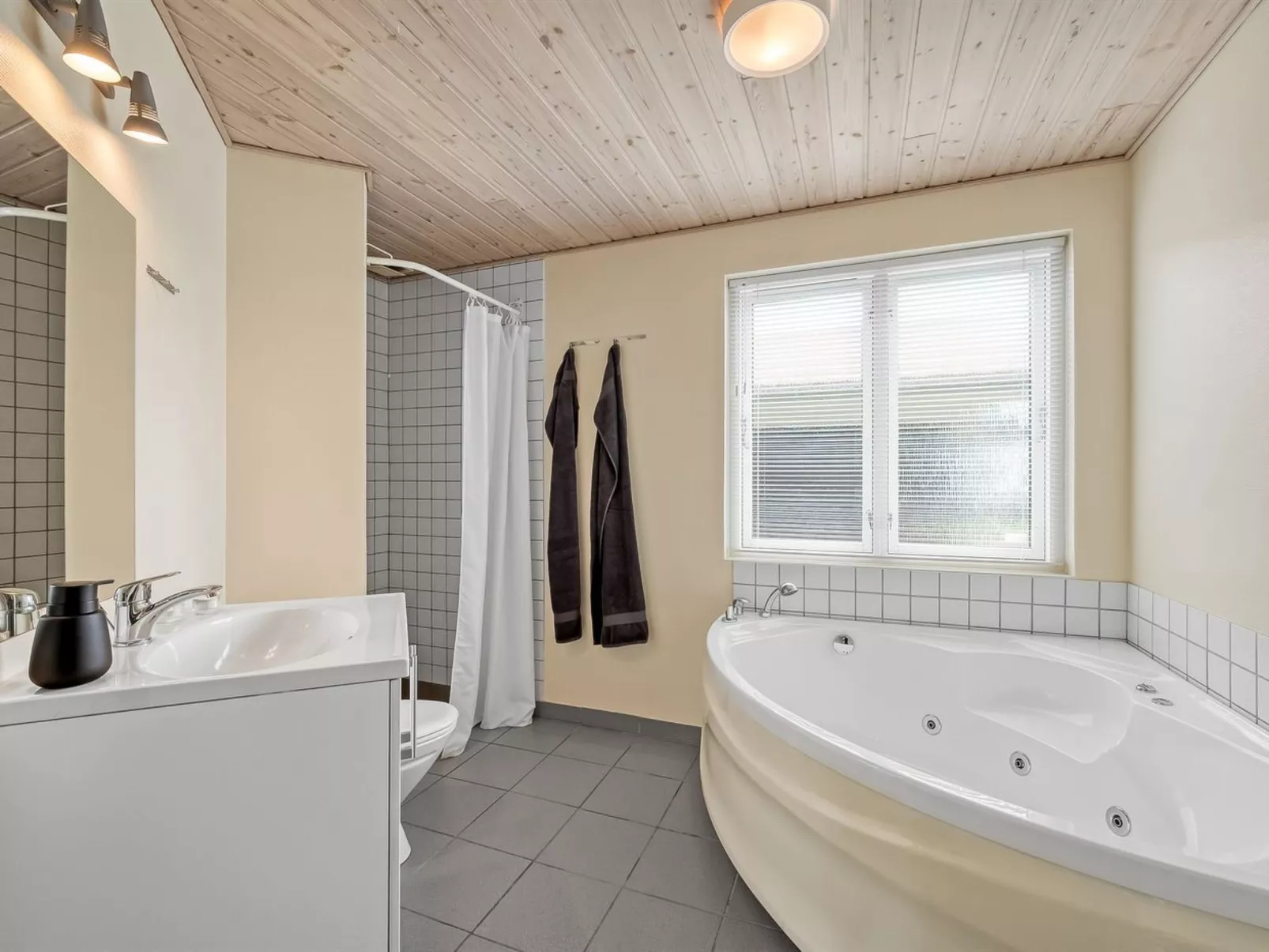 "Aurelie" -  from the sea-Inside