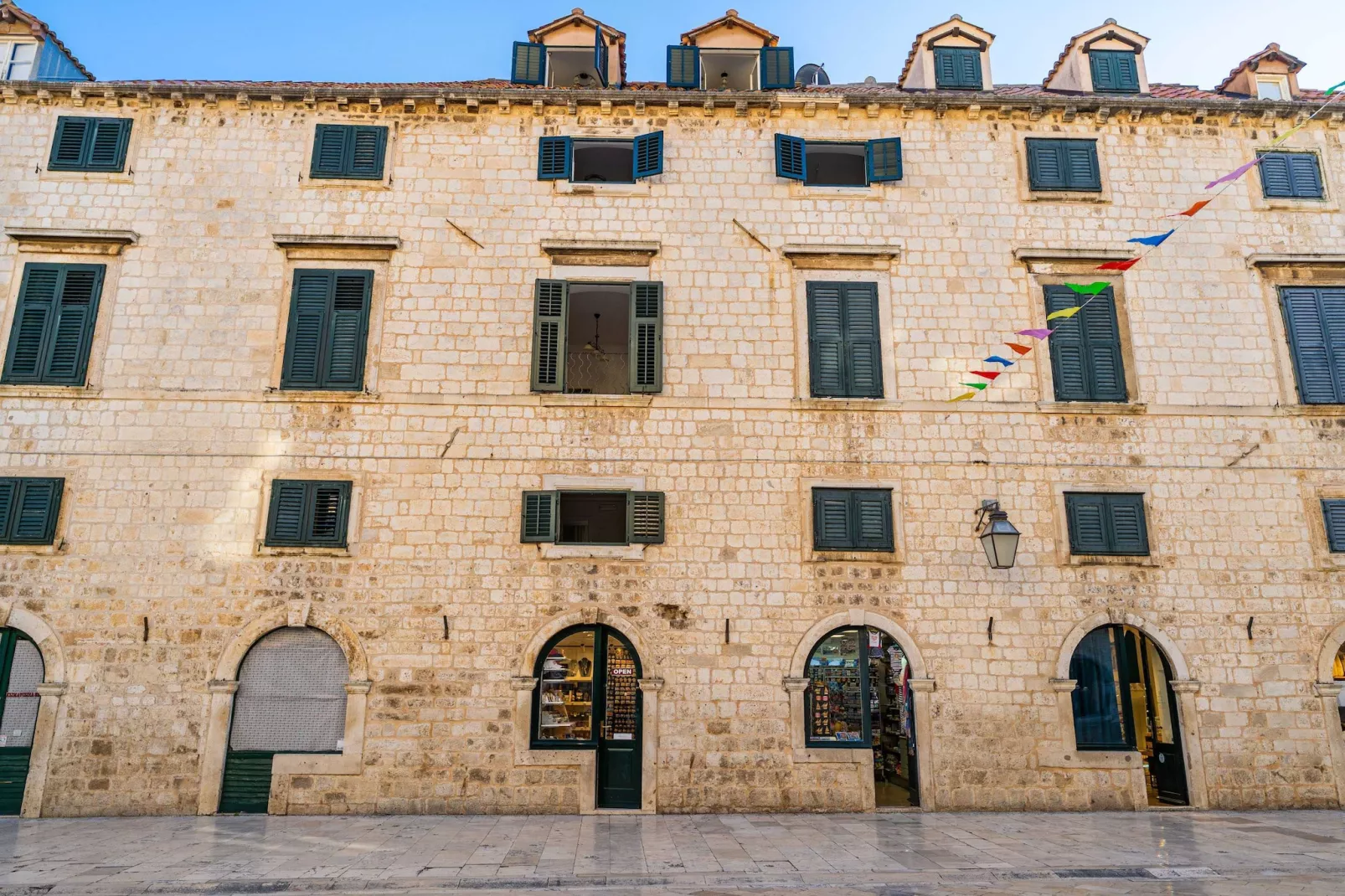 Guest House Lumin - Twin Room with City View (Third Floor) (BR3)-Outdoor