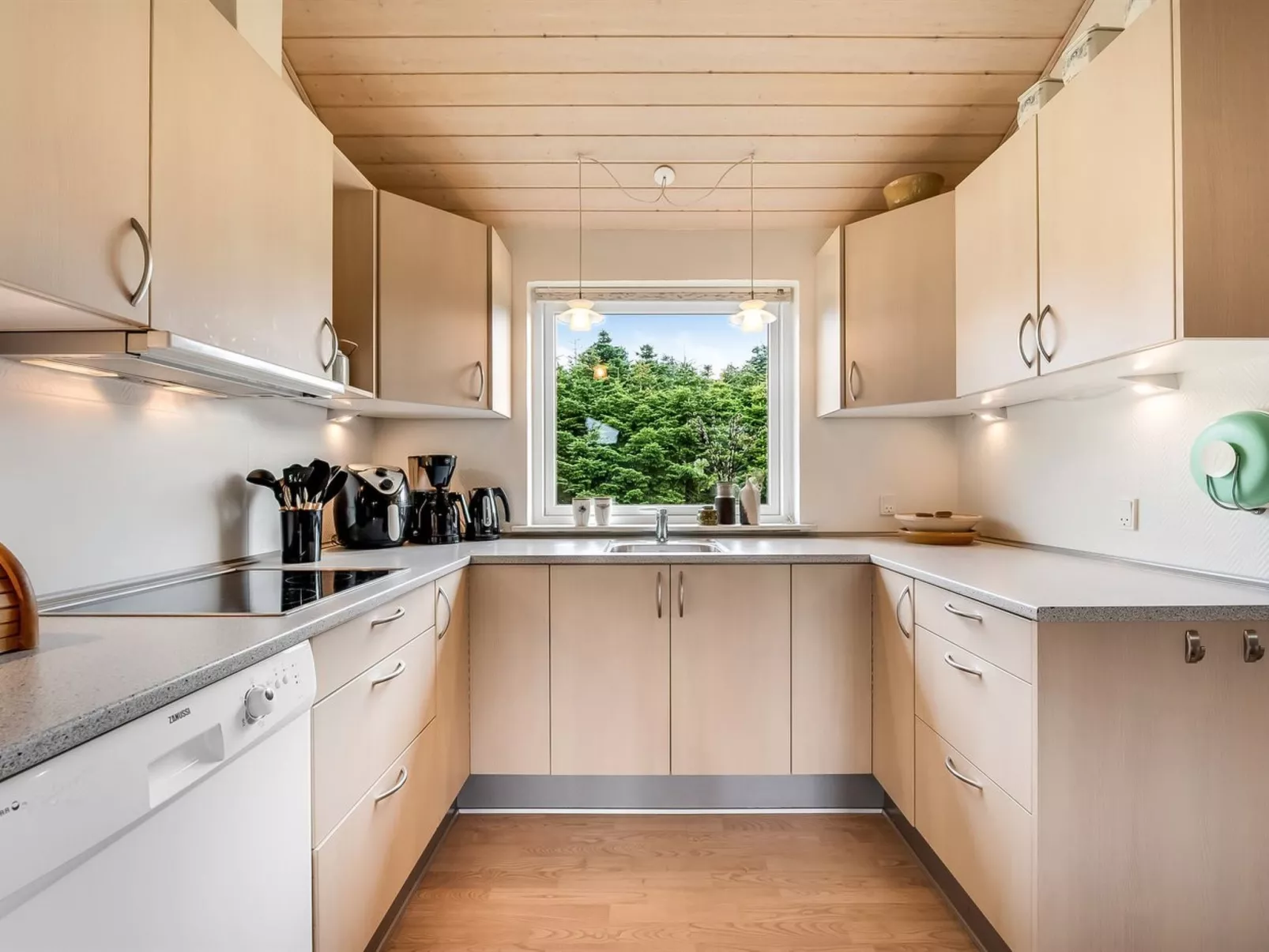 "Jarmunrek" - 400m to the fjord-Inside