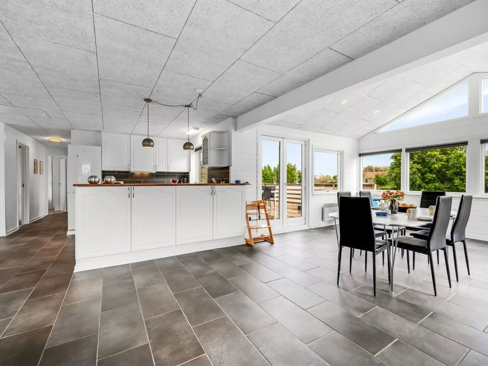 "Amine" - 300m to the fjord-Inside