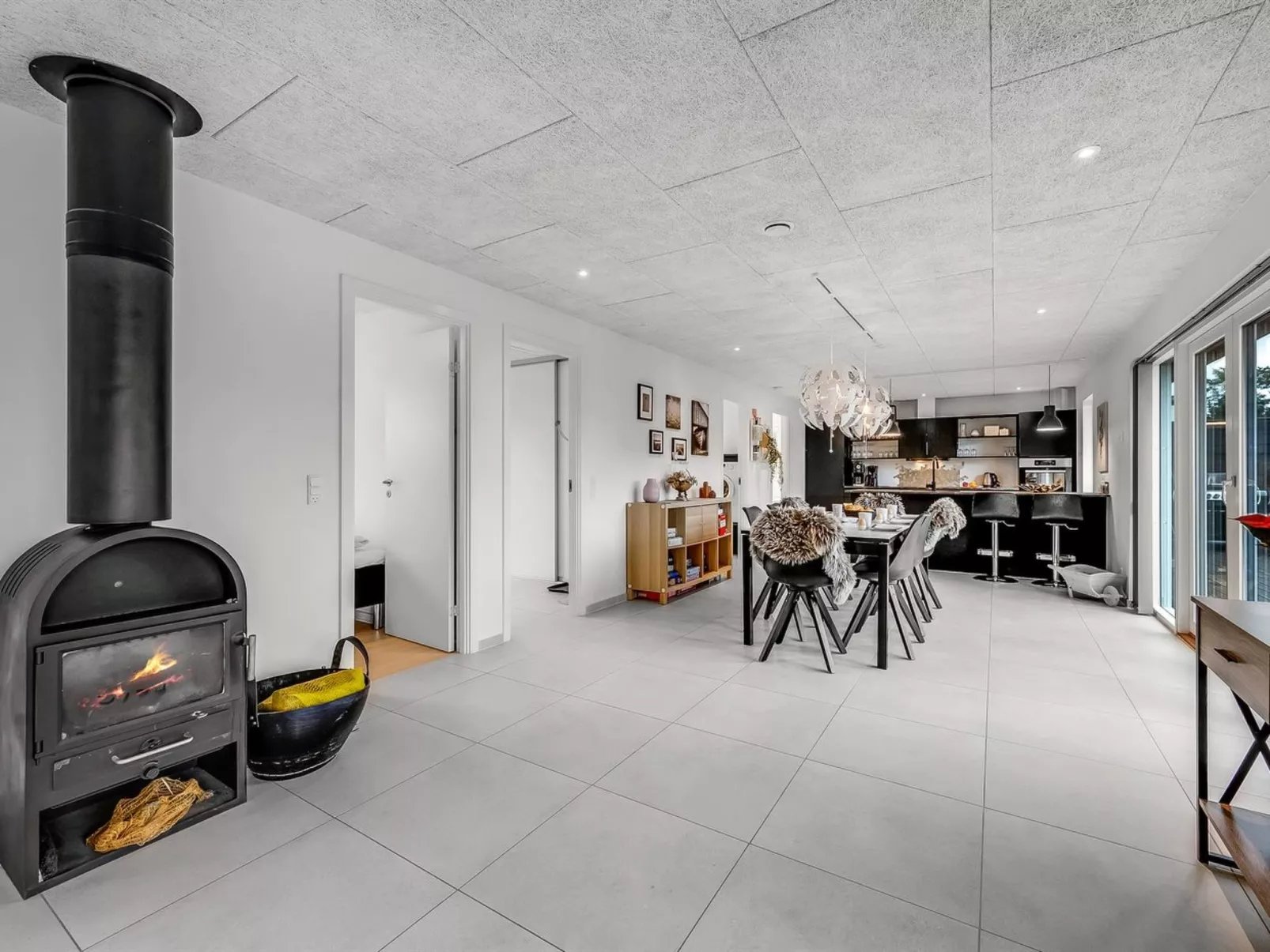 "Elisaveta" - 400m to the fjord-Drinnen