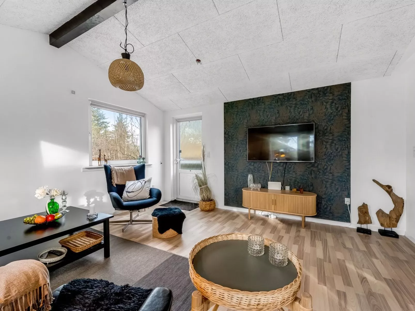 "Tiina" - 500m to the fjord-Inside