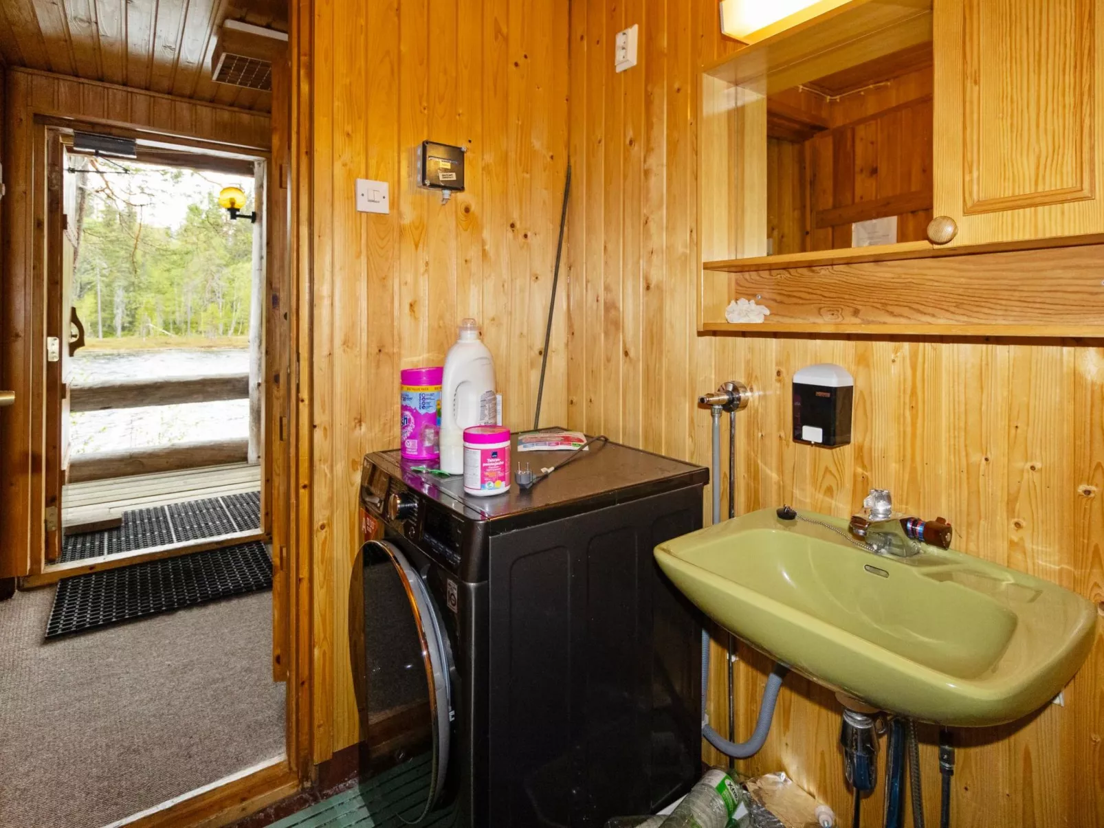 Metsä-luosto-Drinnen