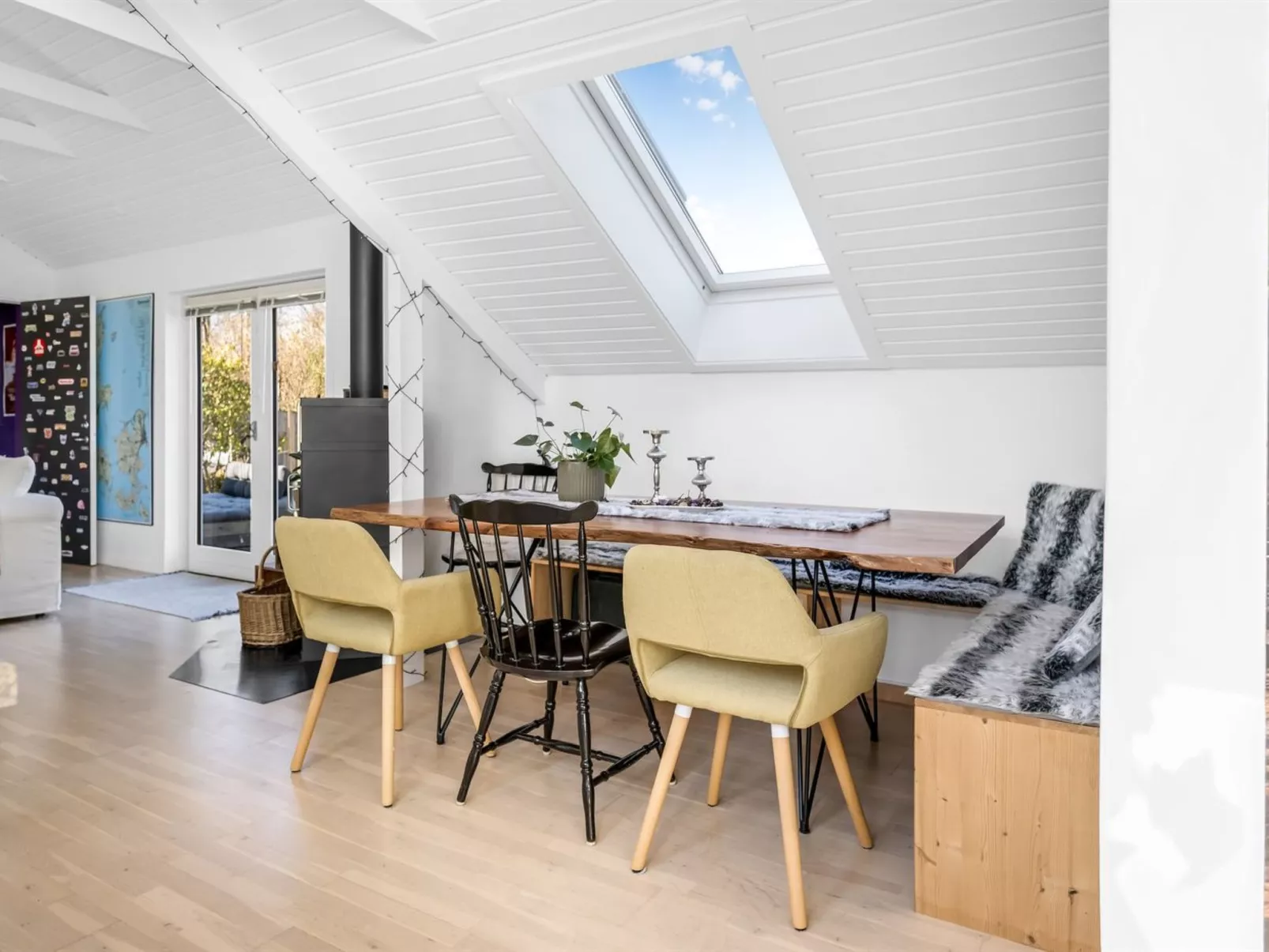 "Hughe" - 1.3km from the sea-Dedans