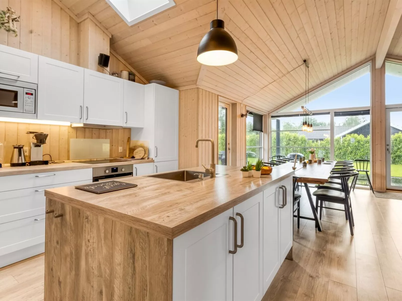 "Bernadine" - 500m from the sea-Dedans