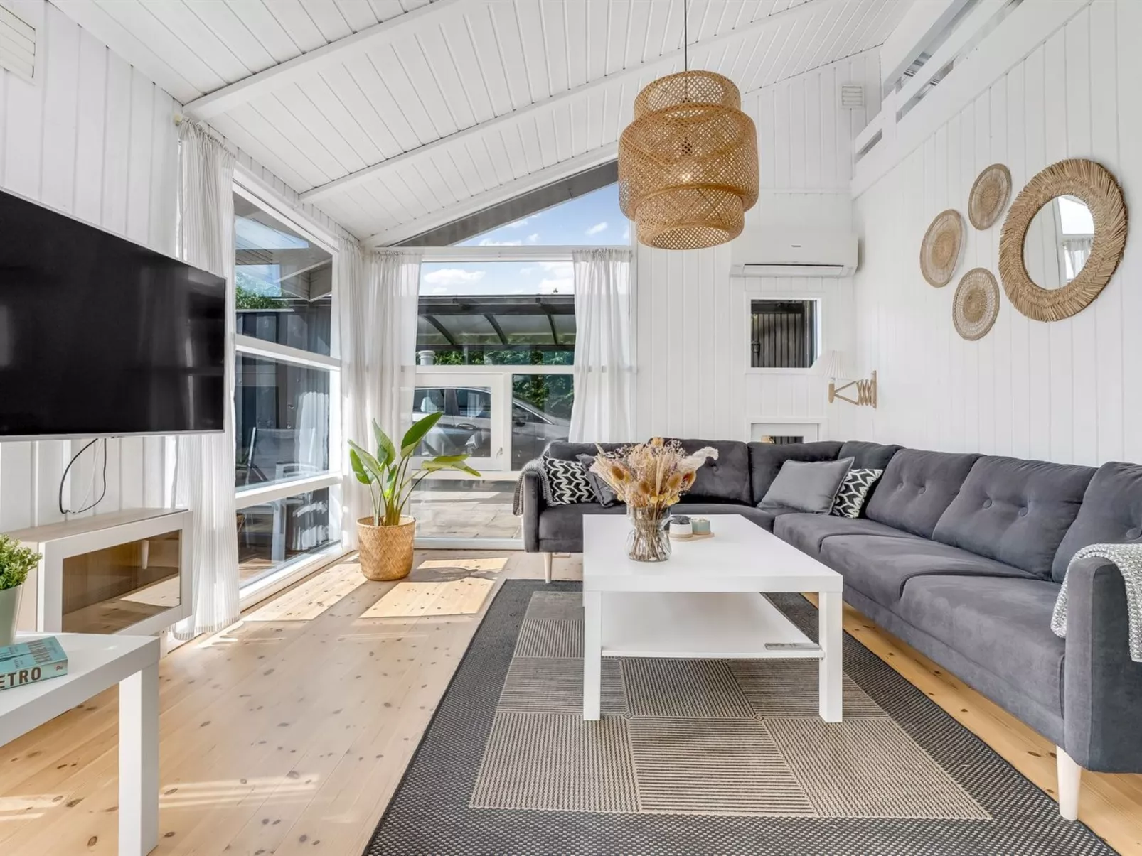 "Ellie" - 700m from the sea-Inside