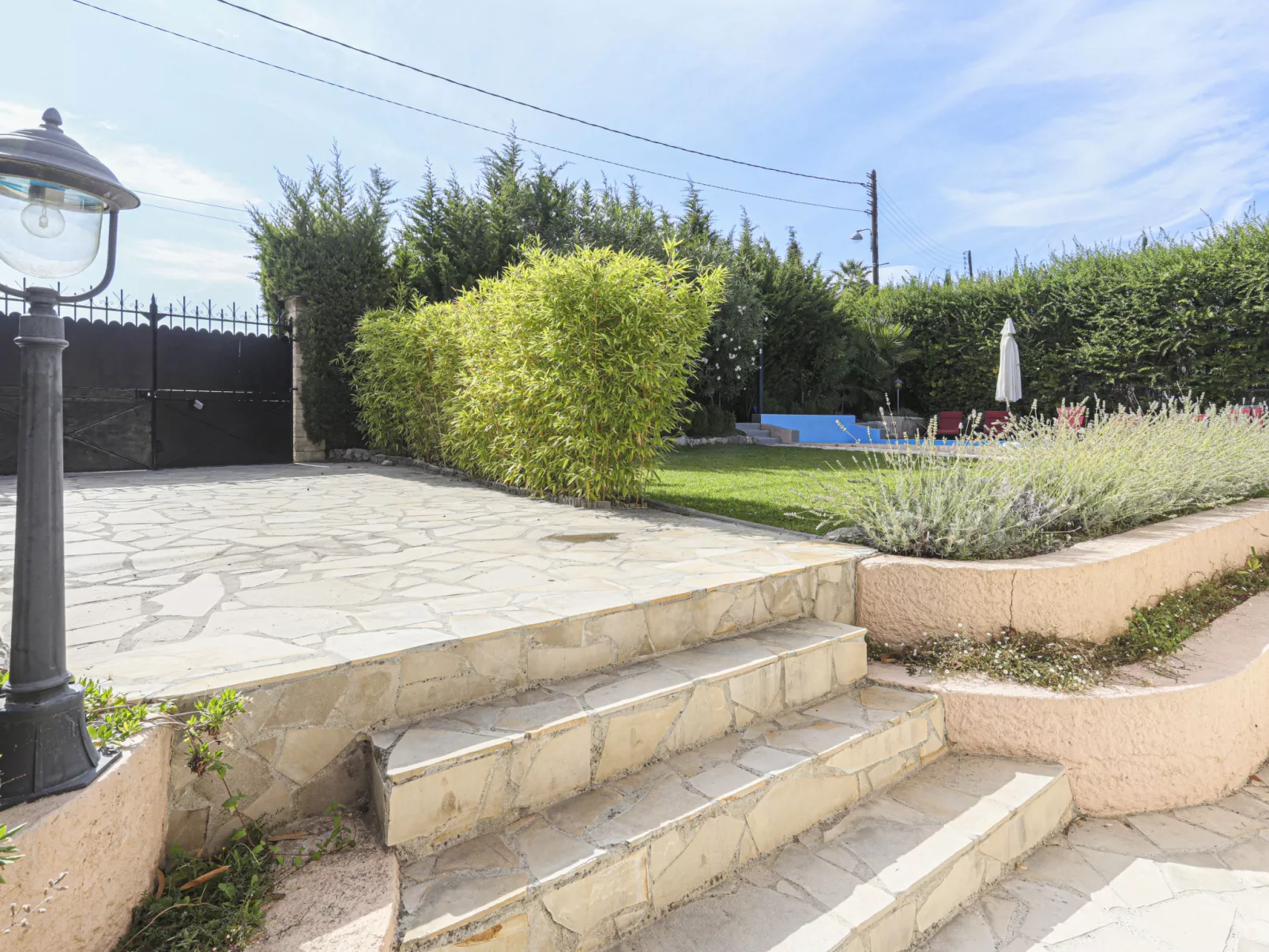 Les Genêts-Draußen