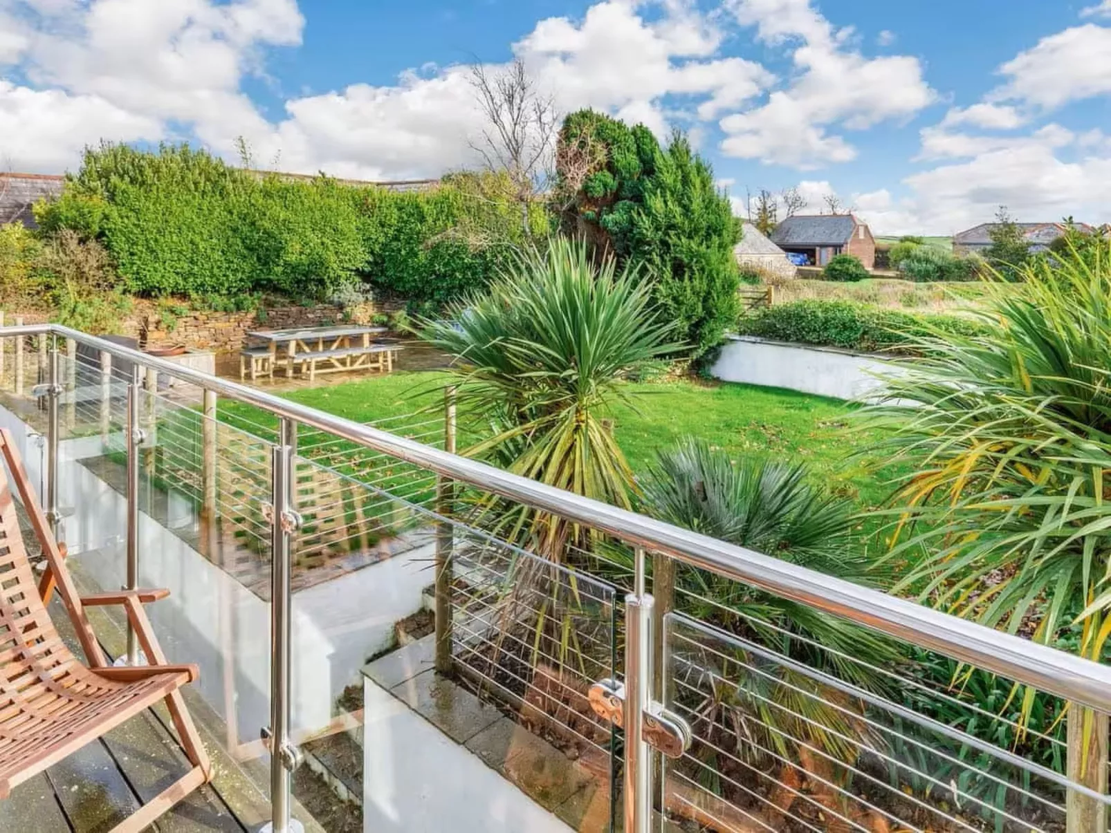 Dingles Cottage-Draußen