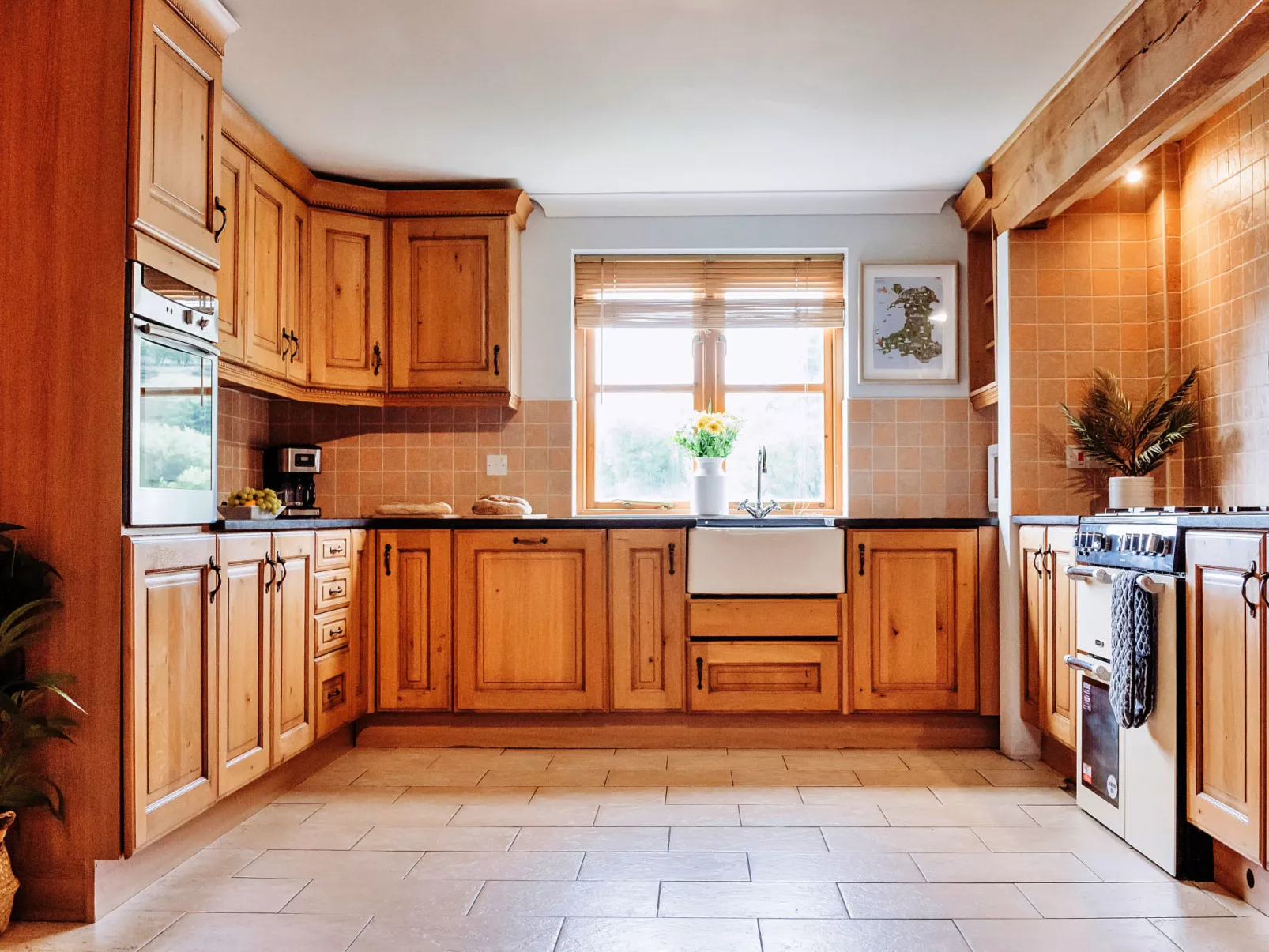 The Welsh Farmhouse-Dedans