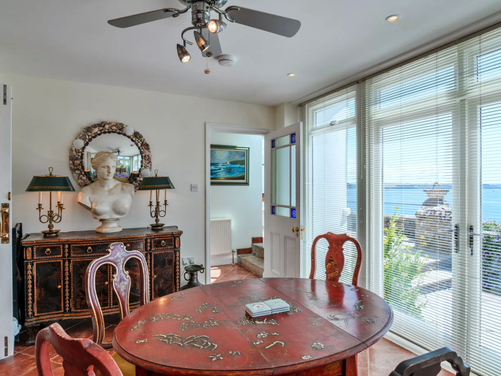 Penley Villa-Drinnen