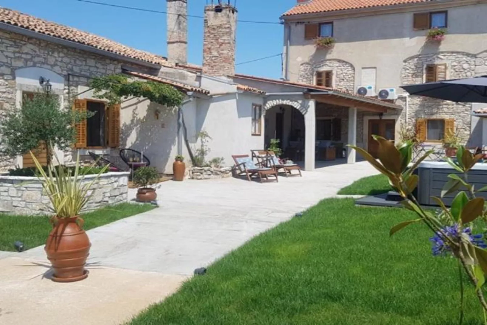 One bedroom apartment (A5)-Outdoor