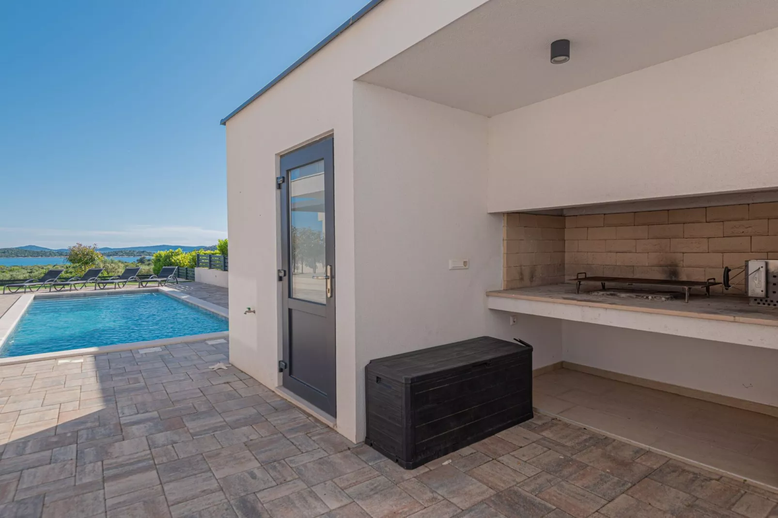 Four-Bedroom Villa With Pool-Im Freien