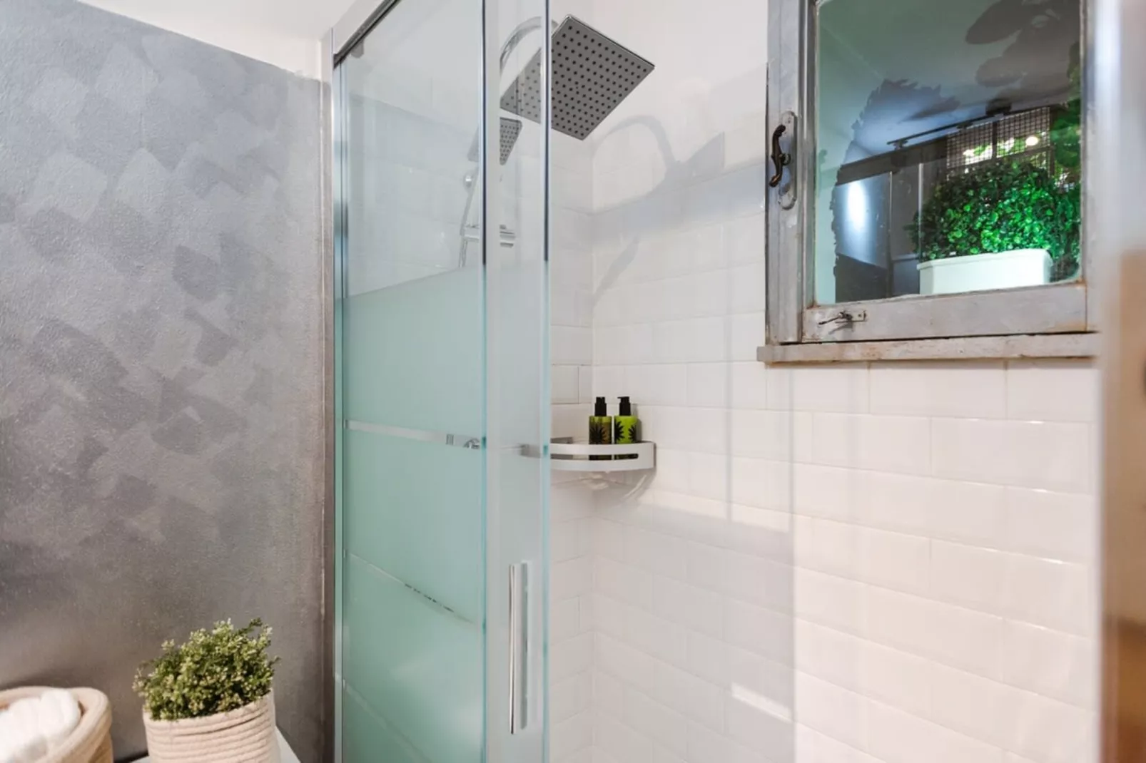 La Magnolia-Bathroom