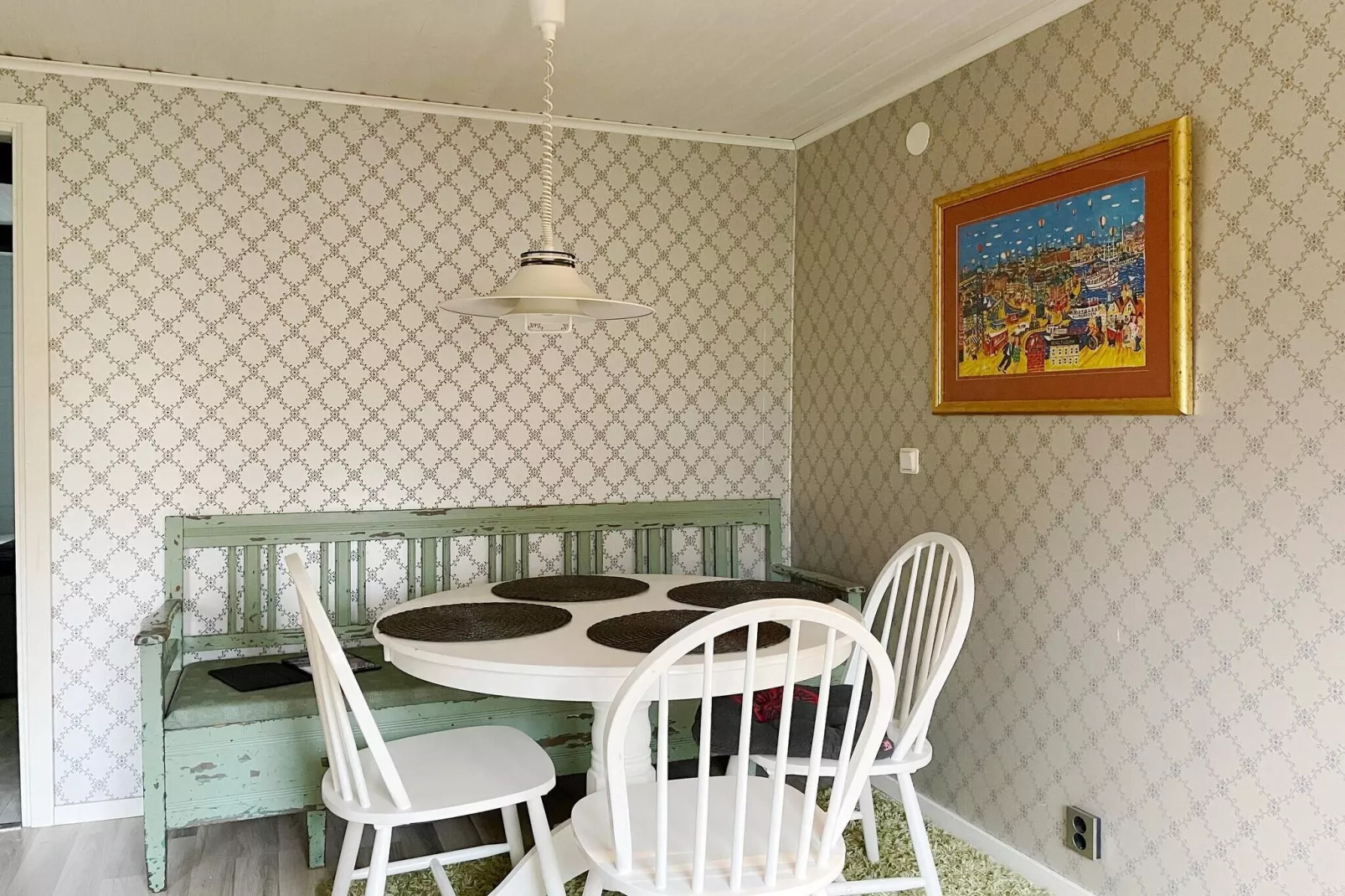 Cozy Forest Hideaway with Hot Tub-Indoor