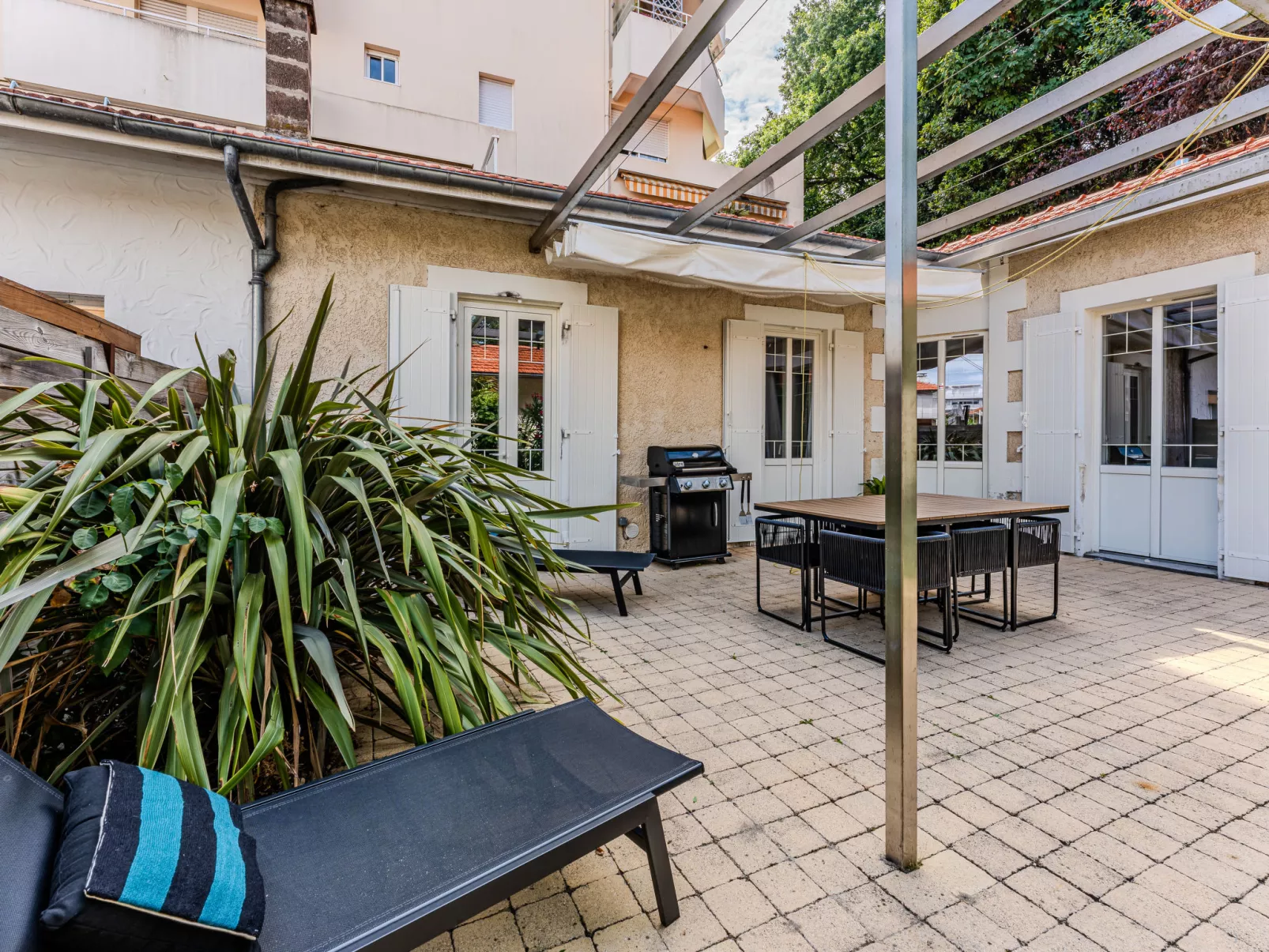 Côté Bassin-Draußen