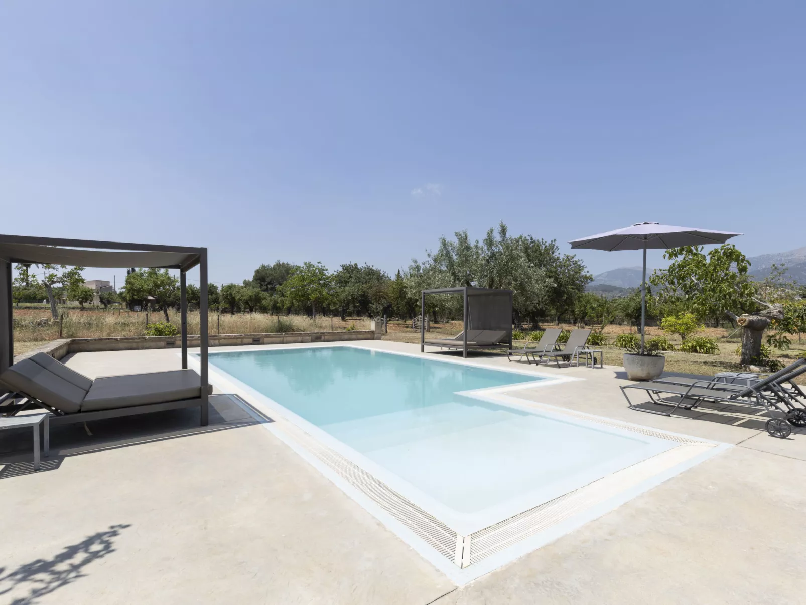 Cas Ciutada-Draußen