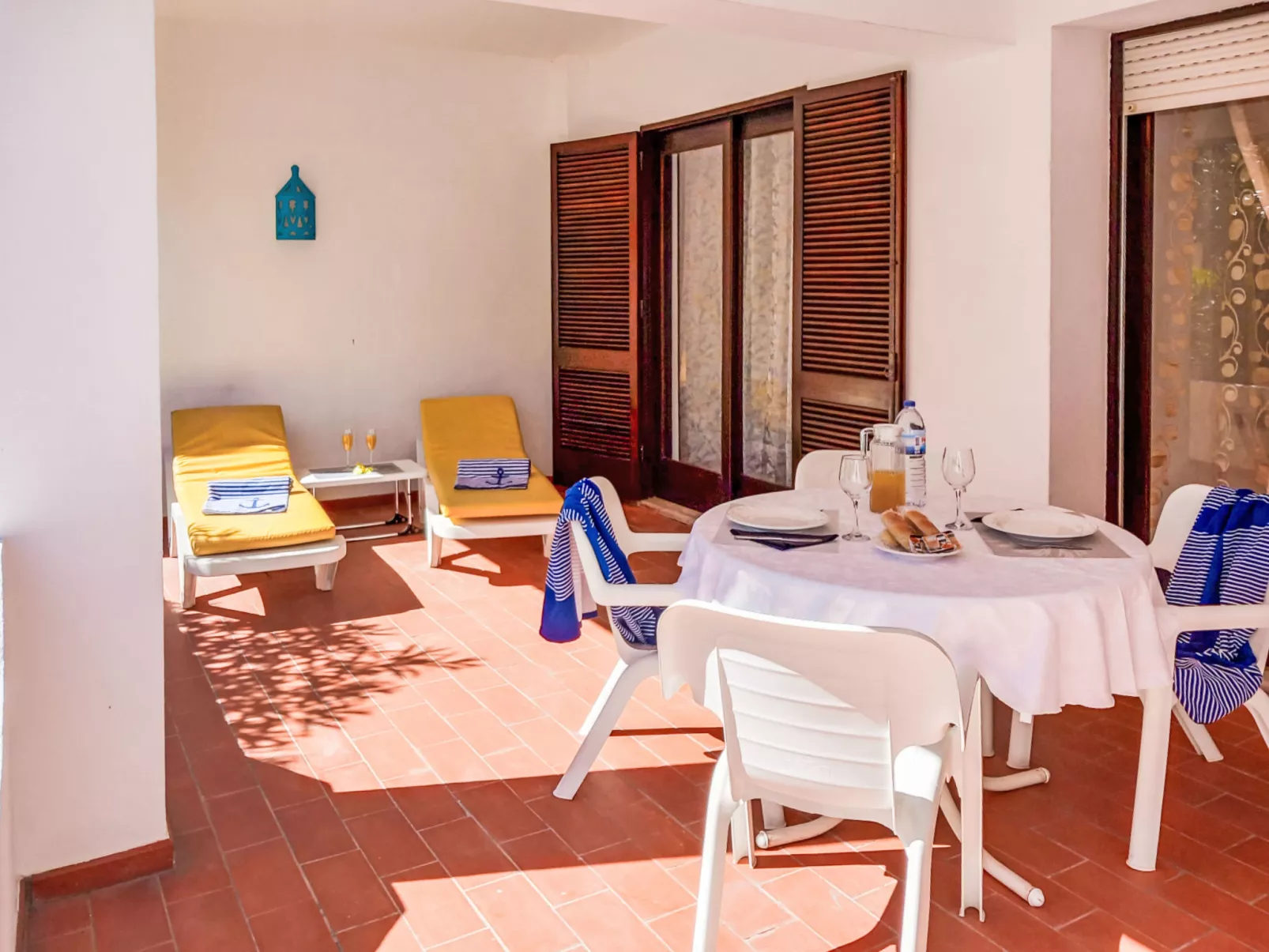 Joyce - Sunny Way-Dedans