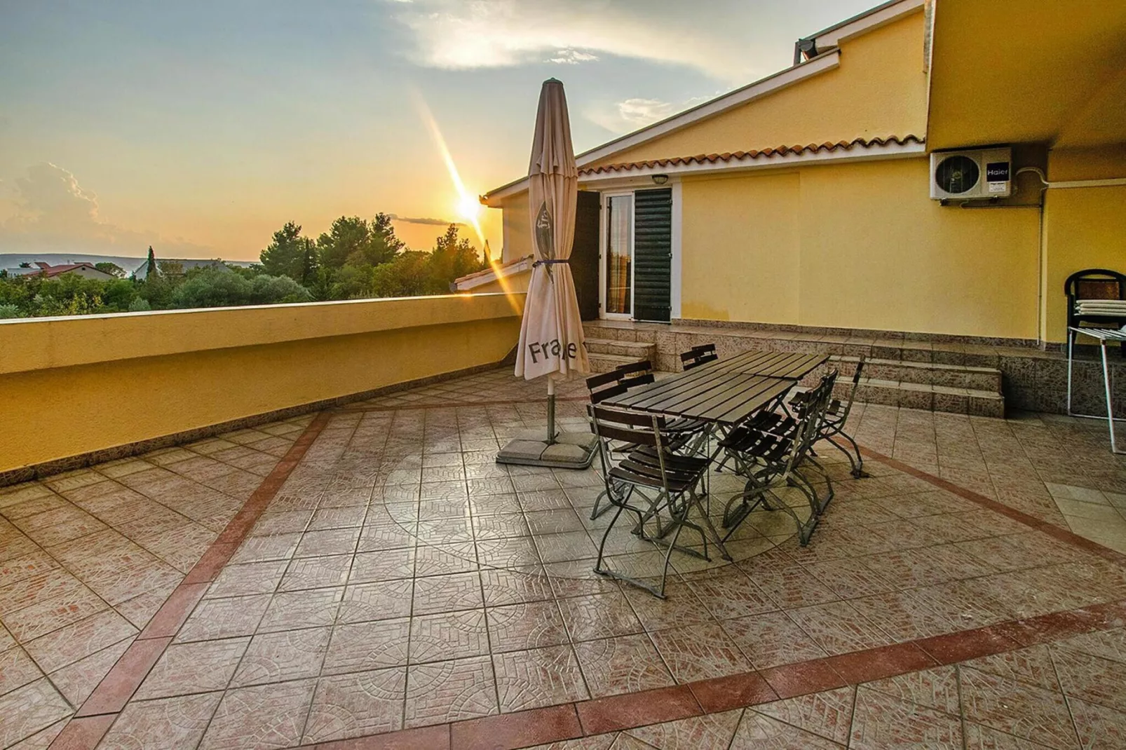 Apartments Grande Vista Starigrad Paklenica SD62 A-01 9 Pers-Terrace