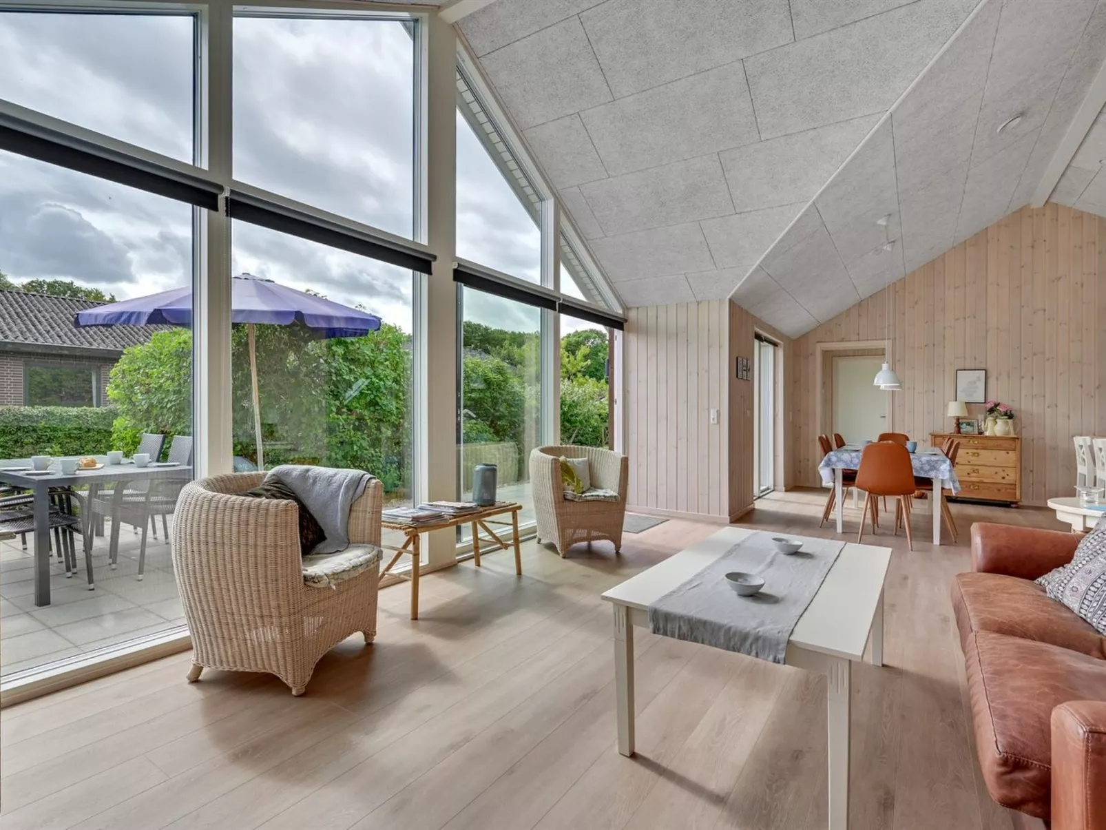 "Regni" - 300m to the fjord-Inside