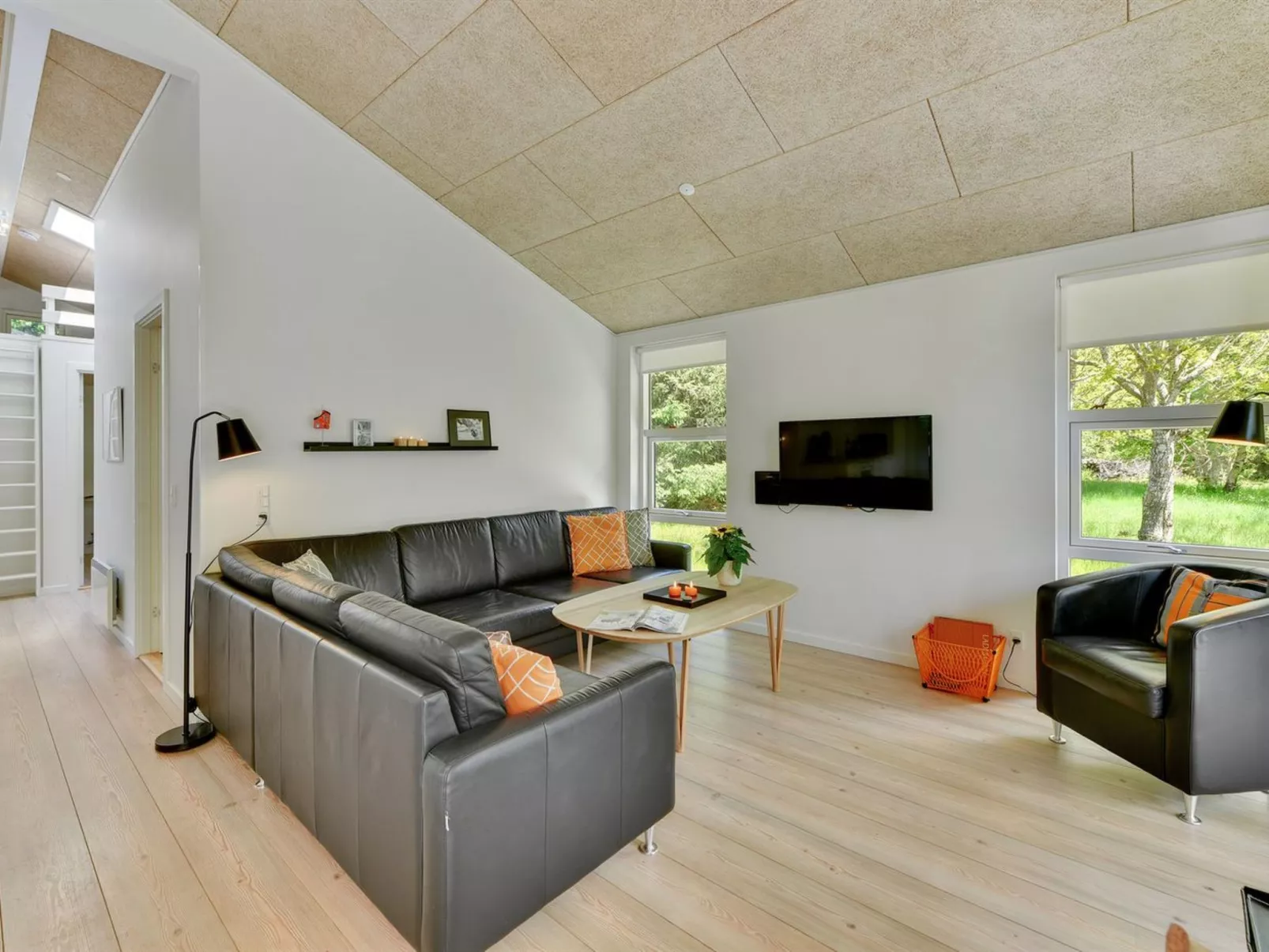 "Elena" - 800m to the fjord-Inside