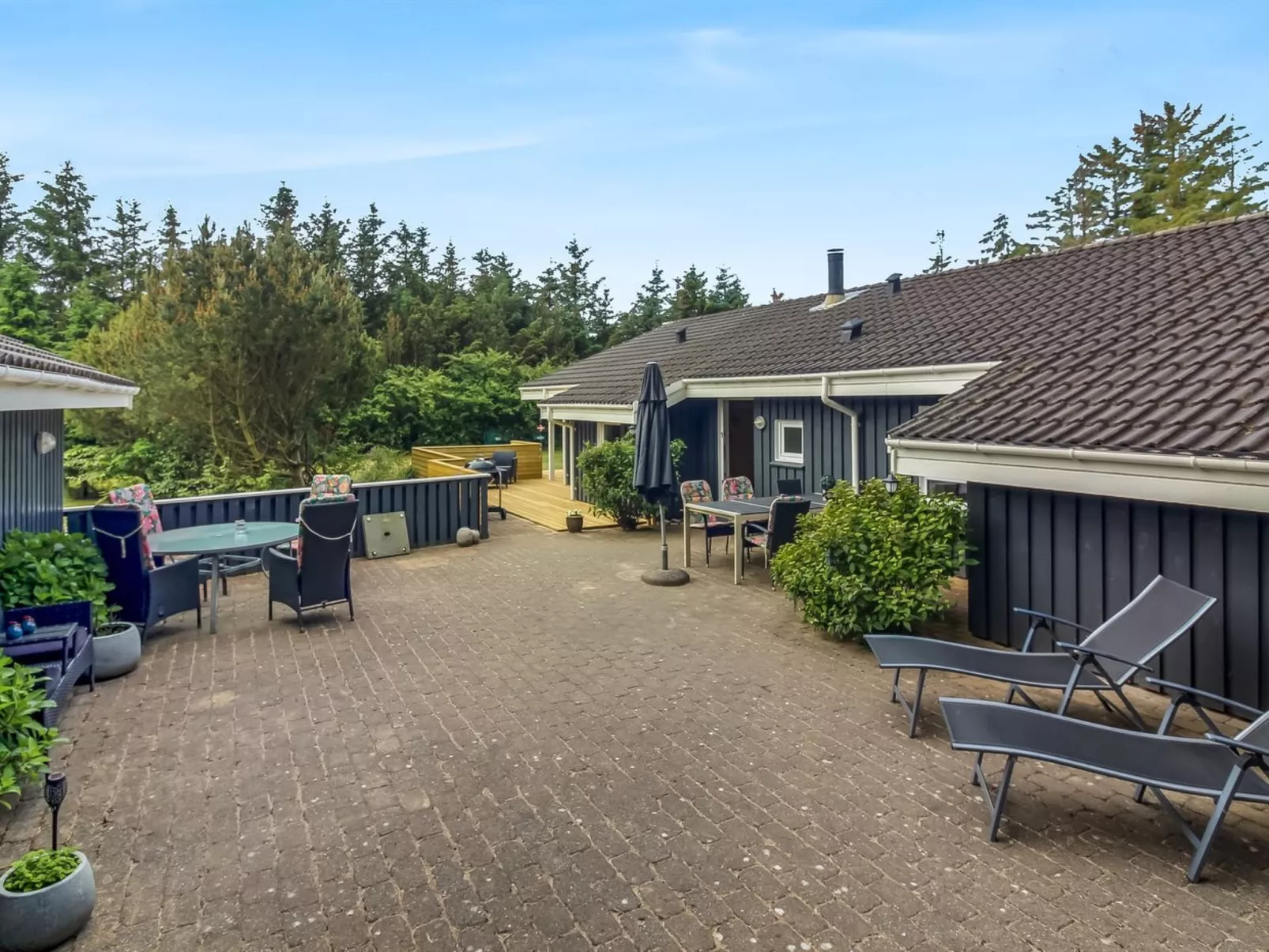 "Aniki" - 1.4km from the sea-Outside