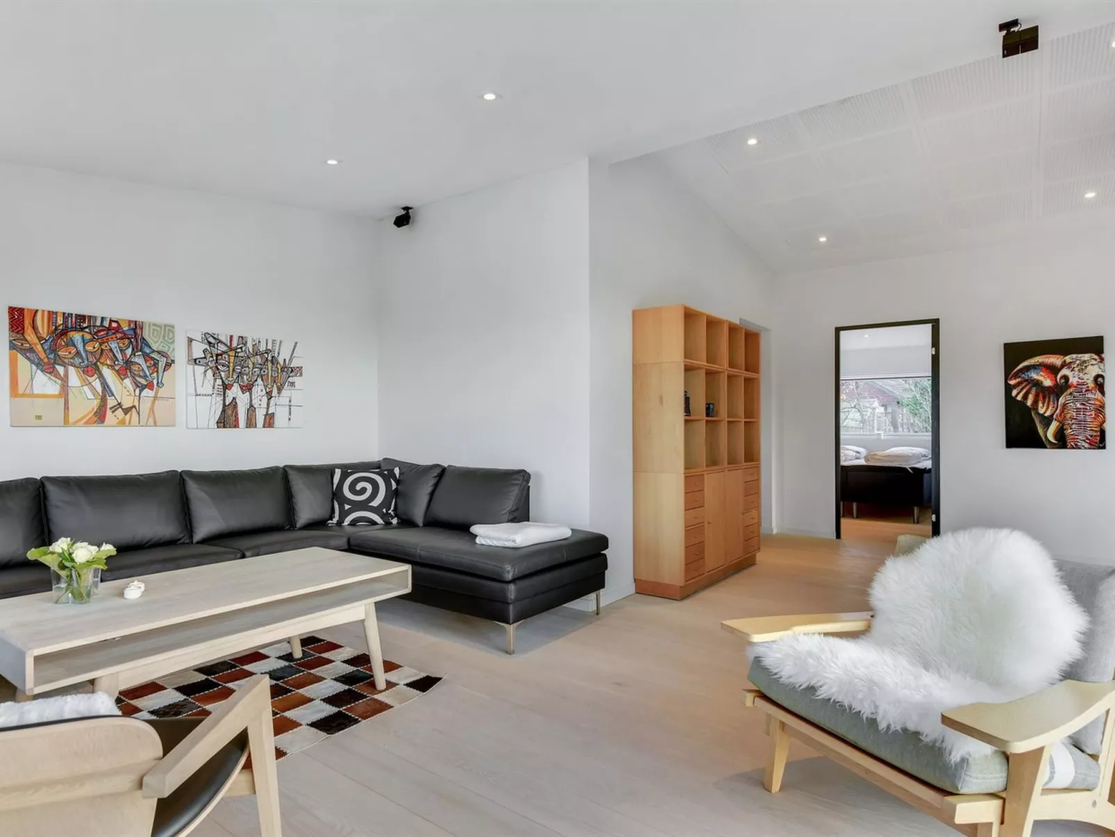 "Ermelinda" - 900m to the fjord-Drinnen