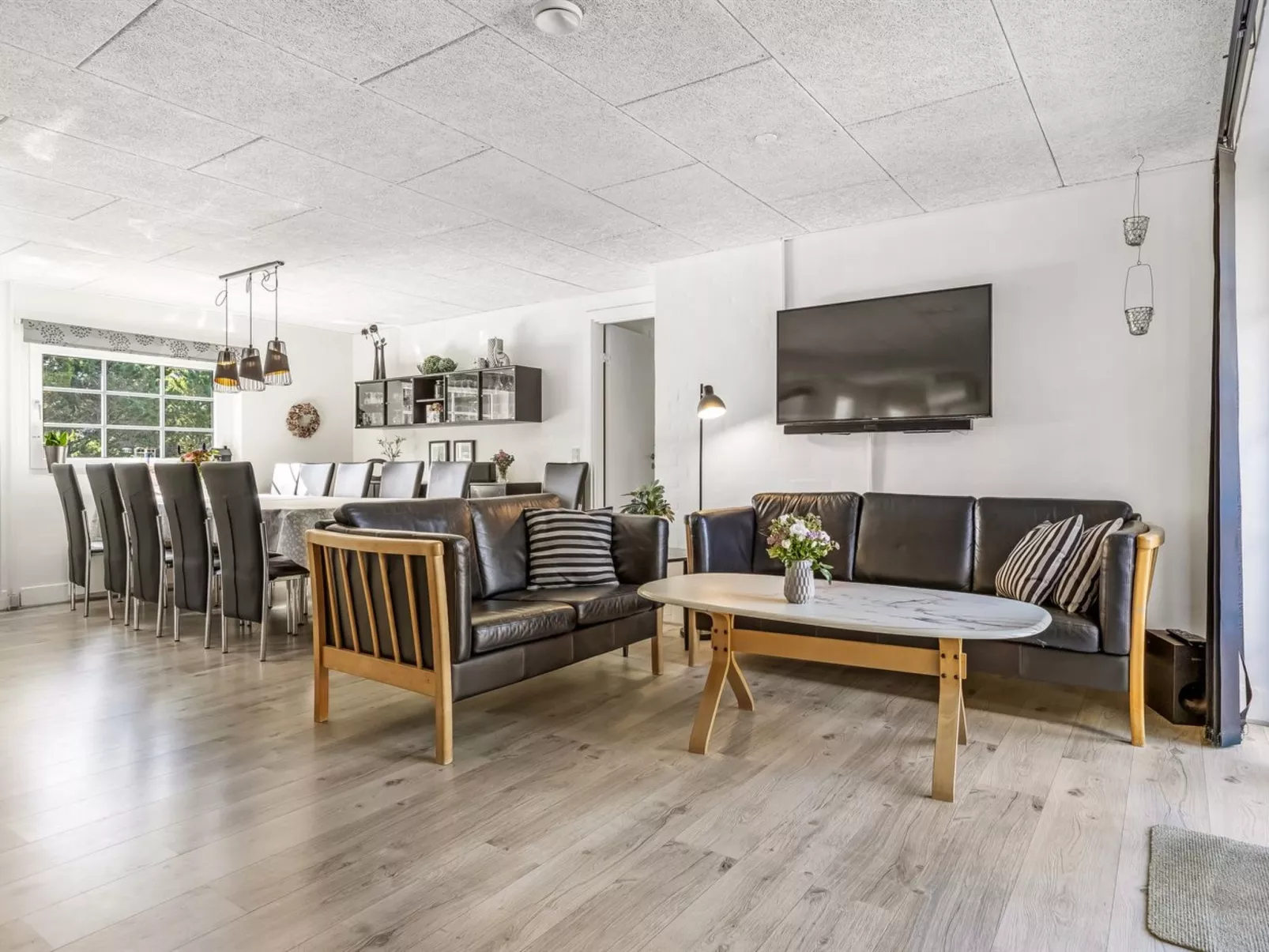 "Artan" - 2.6km from the sea-Drinnen