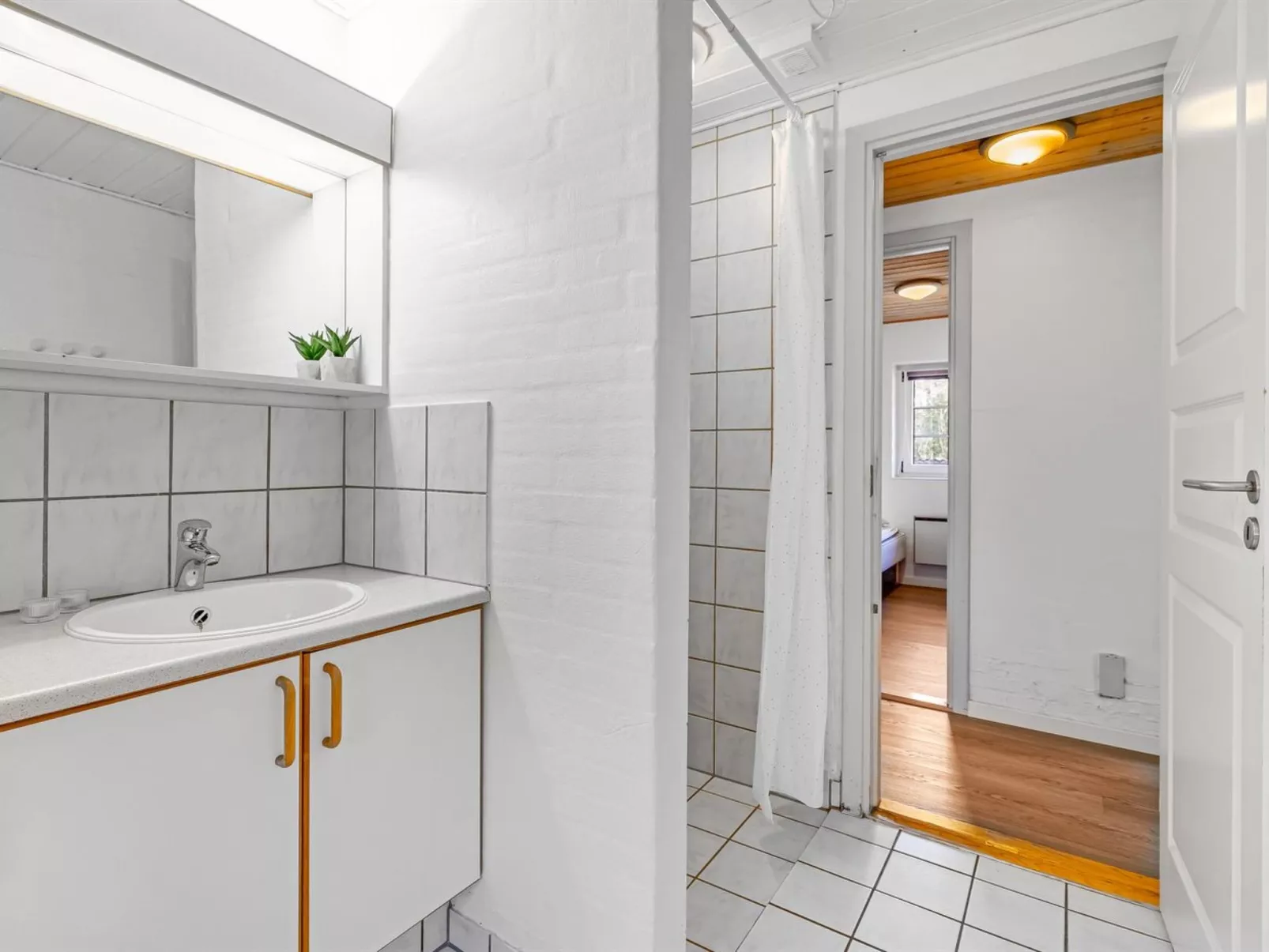 "Marilisa" - 700m to the fjord-Drinnen