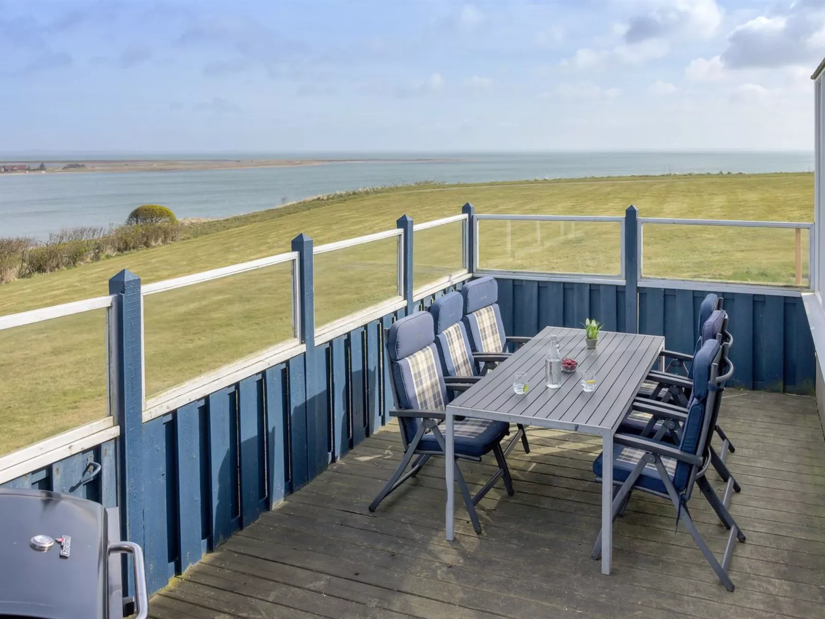 "Rajna" - 95m to the fjord-Outside