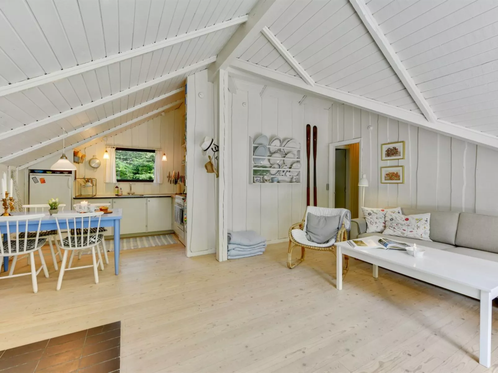 "Alika" - 200m to the fjord-Inside