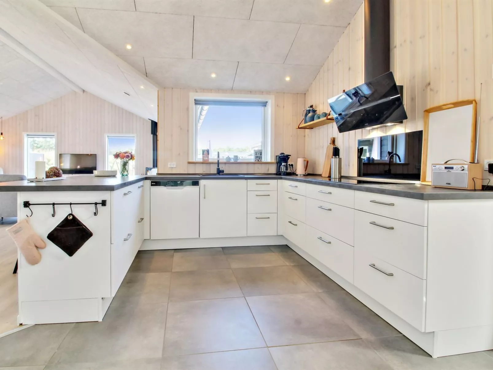 "Anuk" - 2.3km from the sea-Drinnen