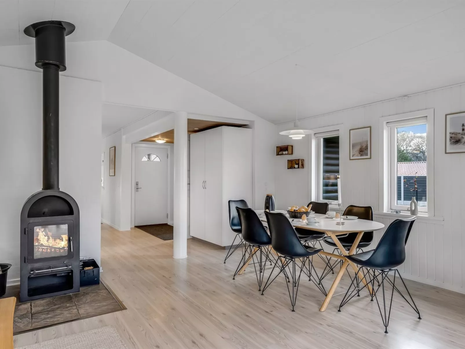 "Aila" - 1.4km from the sea-Drinnen