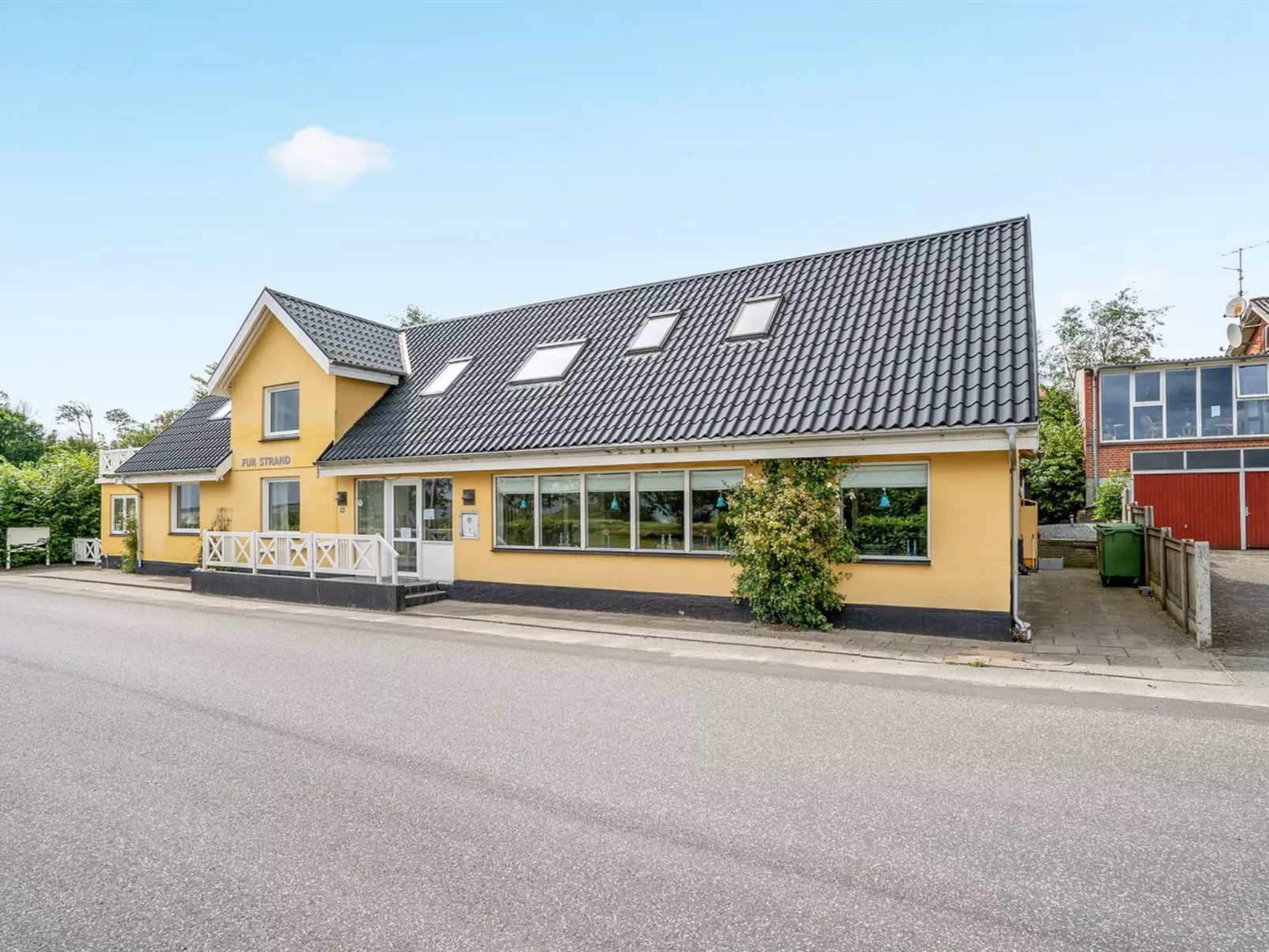 "Rina" - 30m to the fjord-Outside