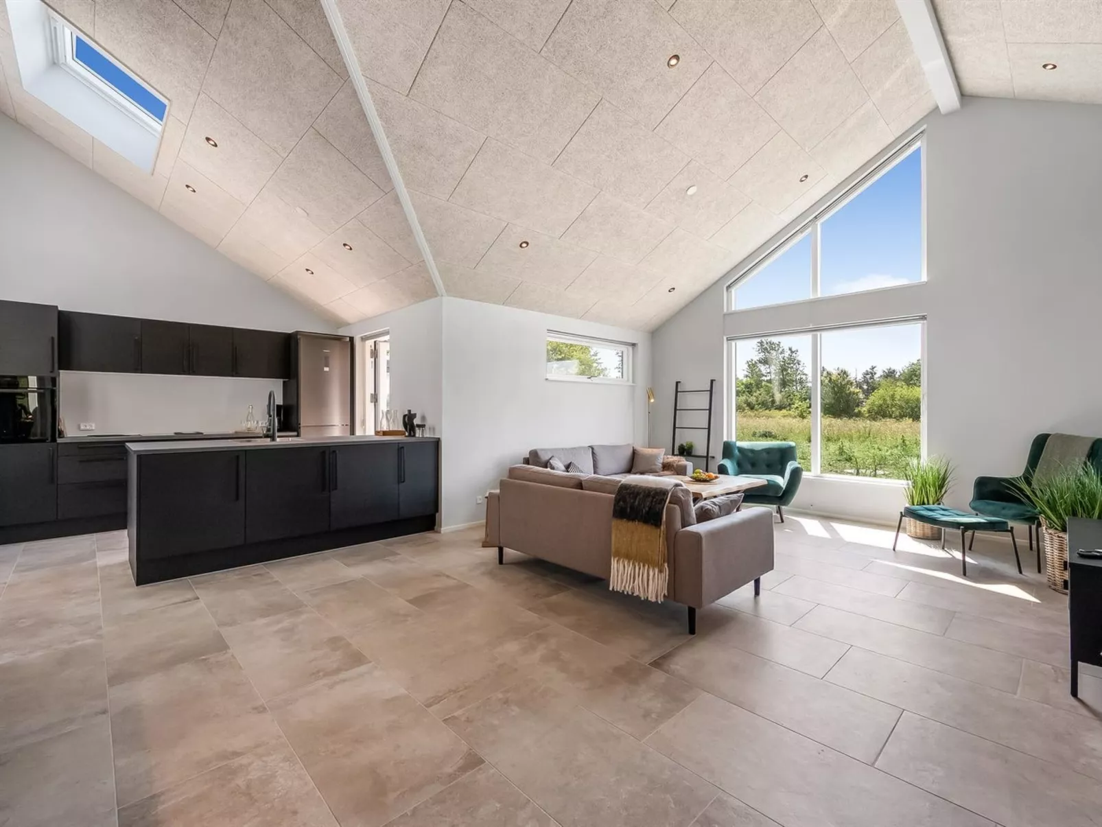 "Måns" - 500m to the fjord-Inside