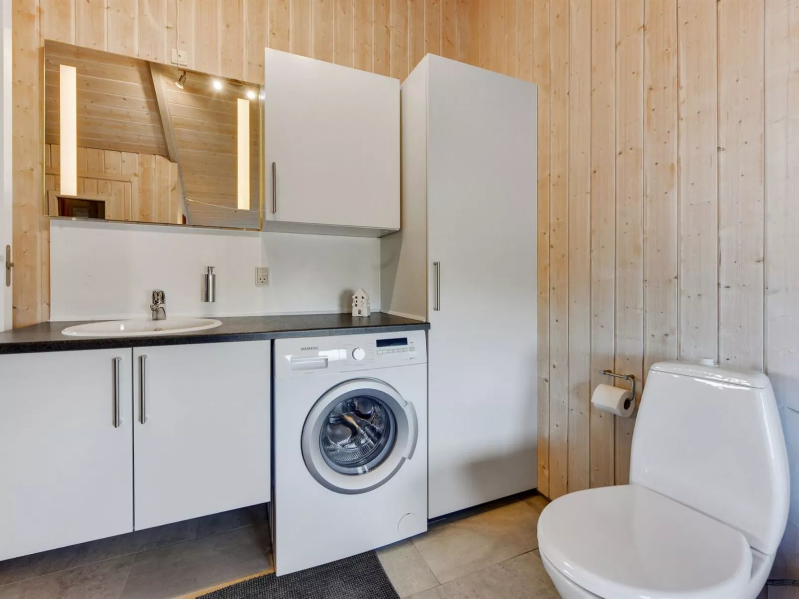 "Durita" - 600m to the fjord-Drinnen