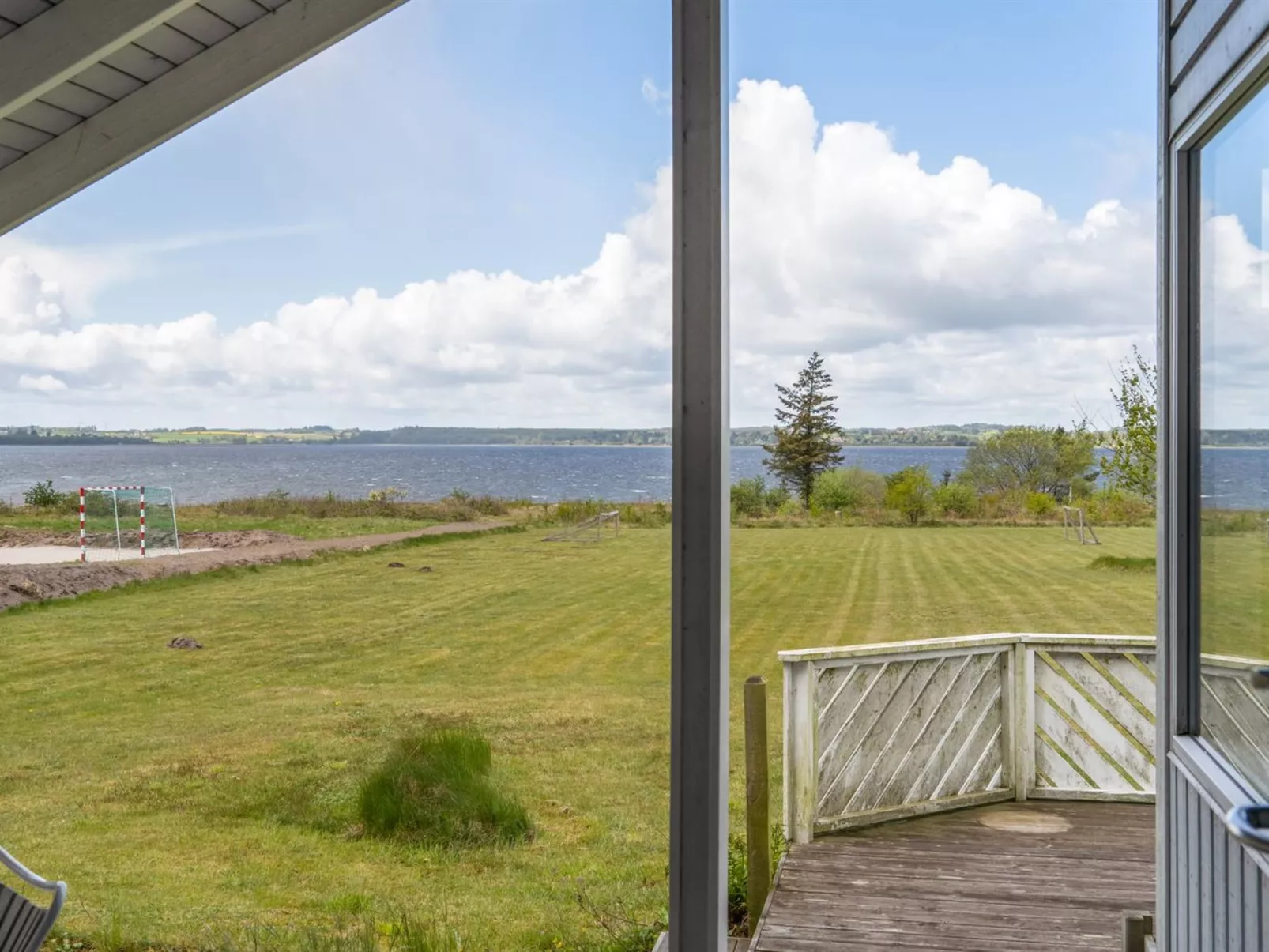 "Arleta" - 250m to the fjord-Outside